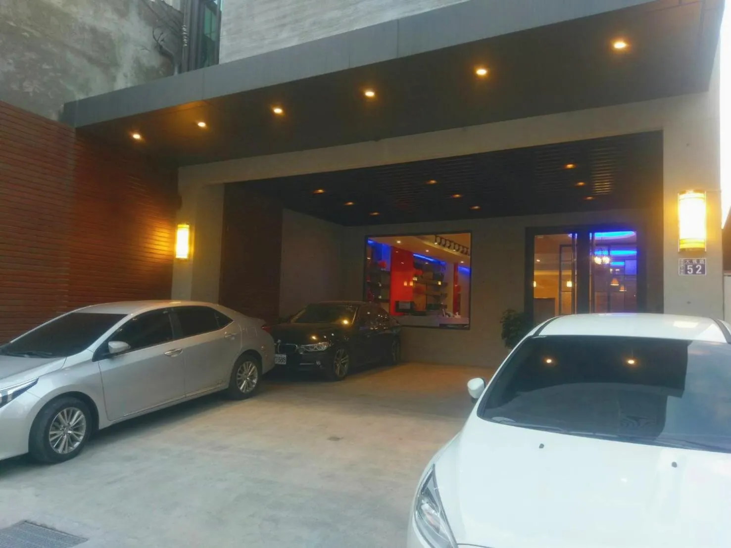 Parking in Travel Light Hotel