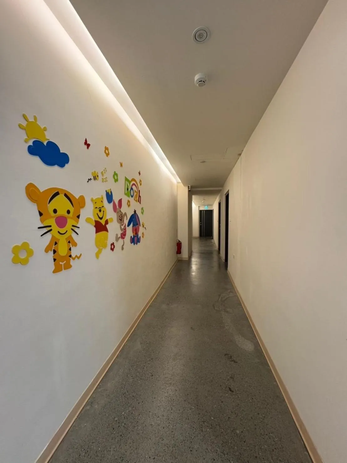 Restaurant/places to eat in Travel Light Hotel