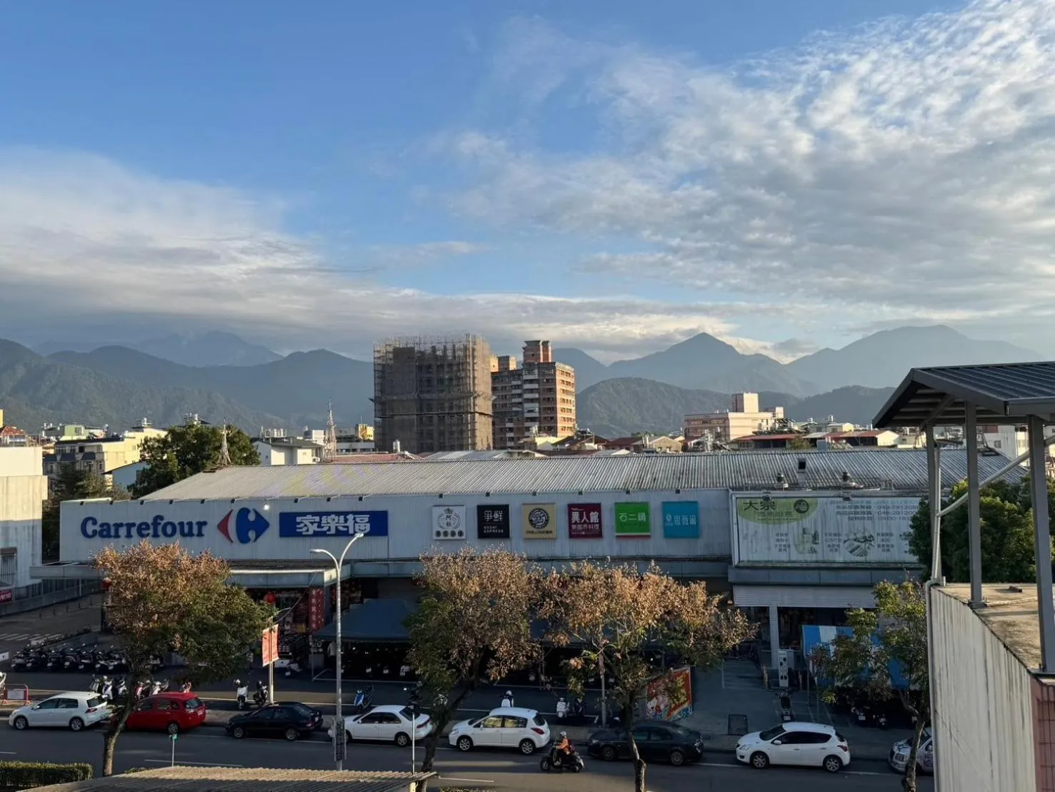 Property building in Travel Light Hotel