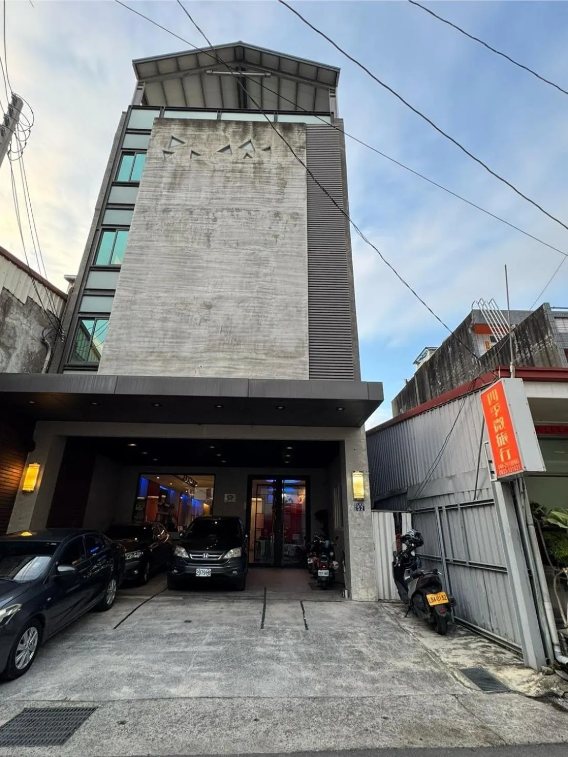 Property building in Travel Light Hotel