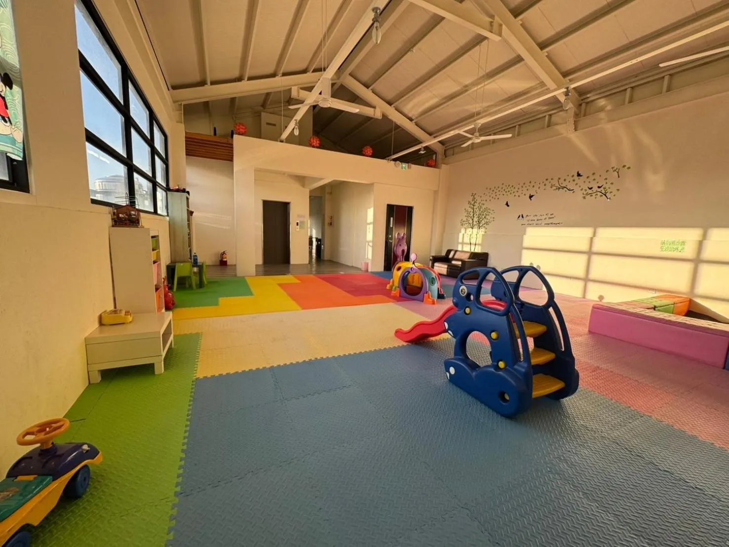 Restaurant/places to eat in Travel Light Hotel