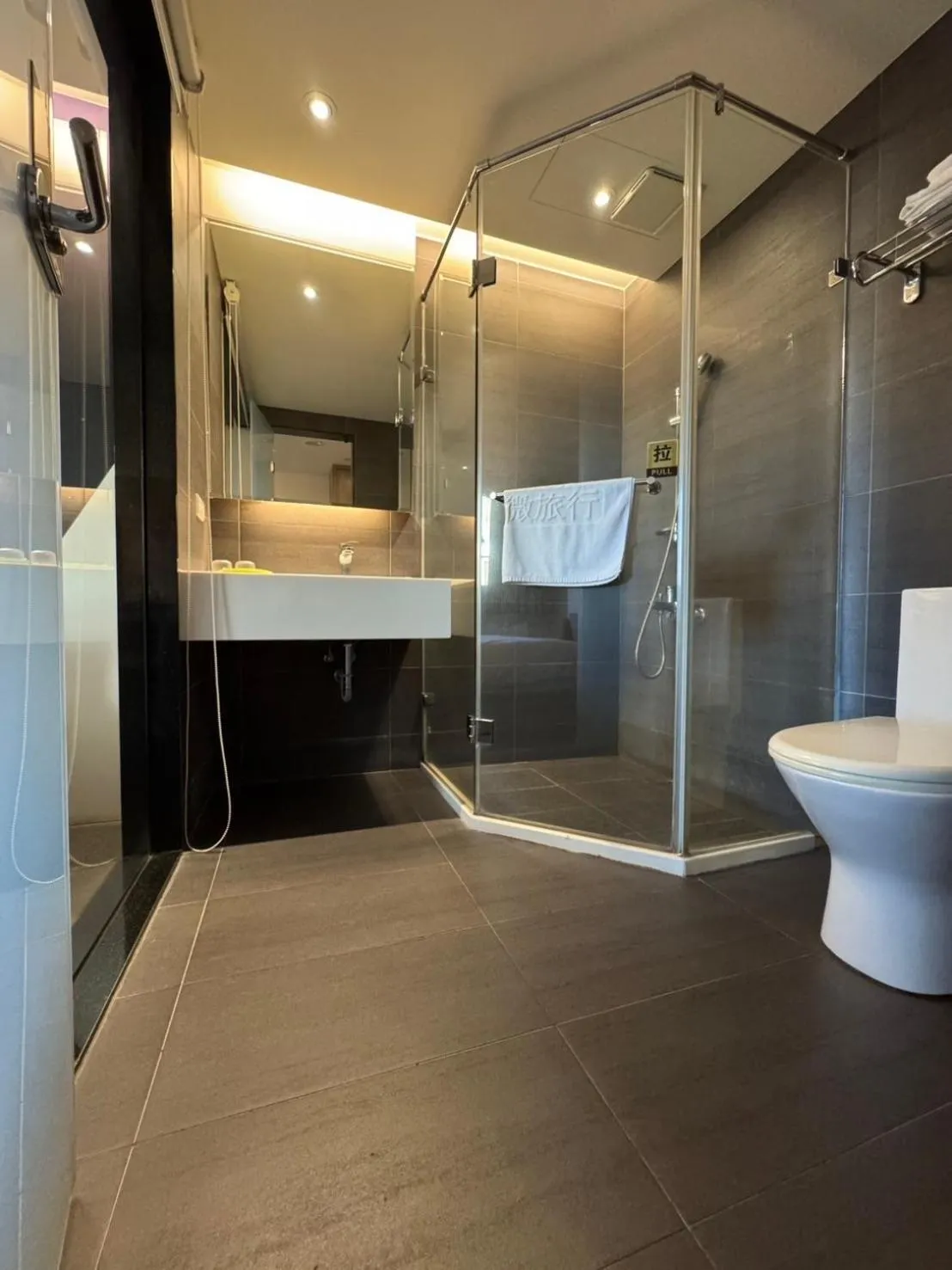 Photo of the whole room in Travel Light Hotel