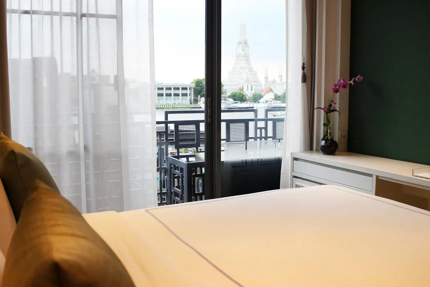 River view, Bed in Riva Arun Bangkok River view, Bed in Riva Arun Bangkok