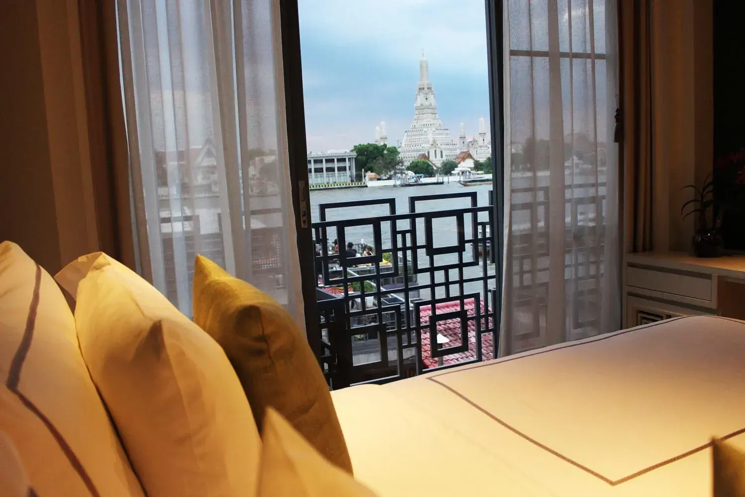 River view, Bed in Riva Arun Bangkok River view, Bed in Riva Arun Bangkok