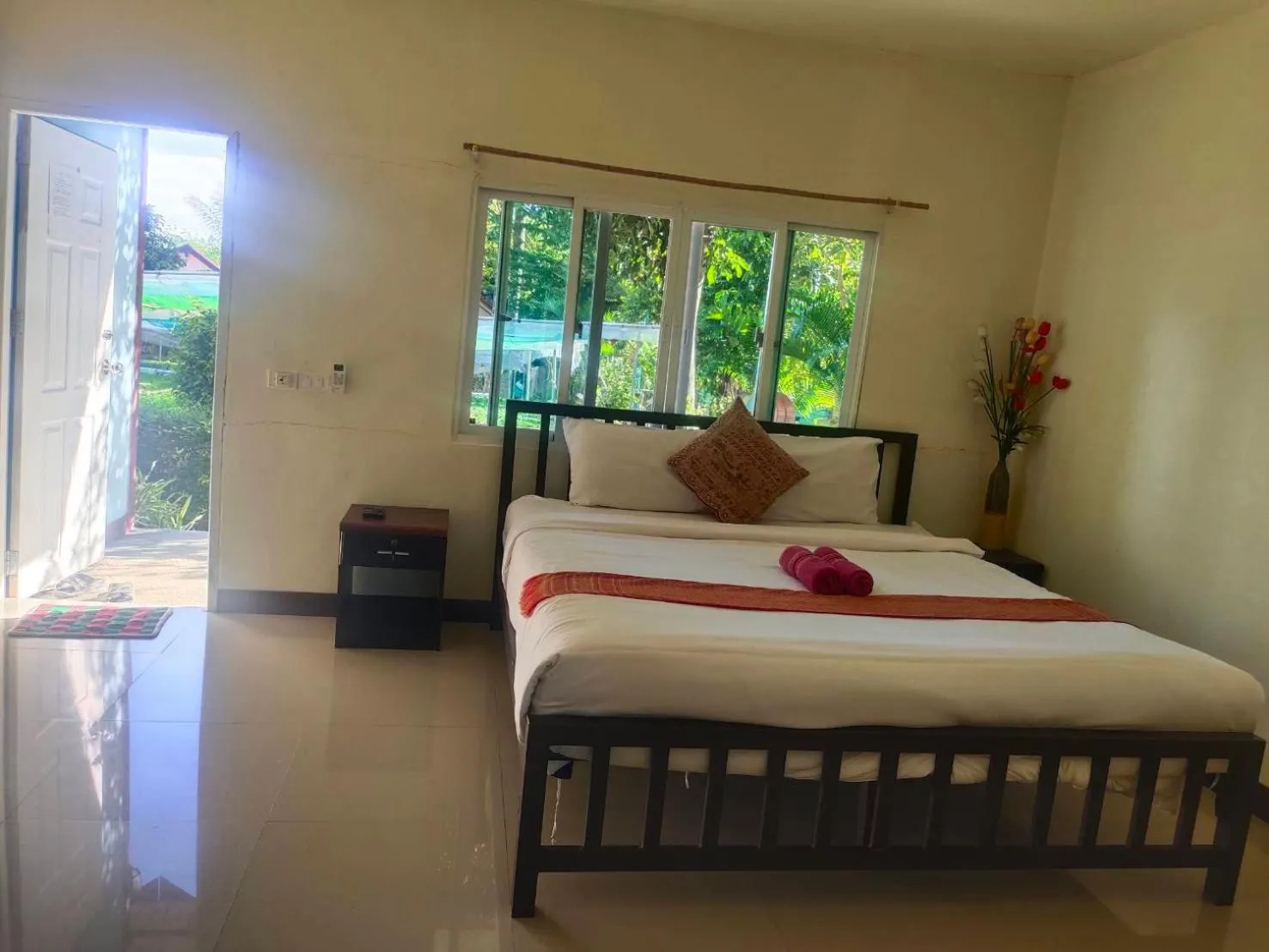 Bed in Everest Resort Samui - SHA Plus