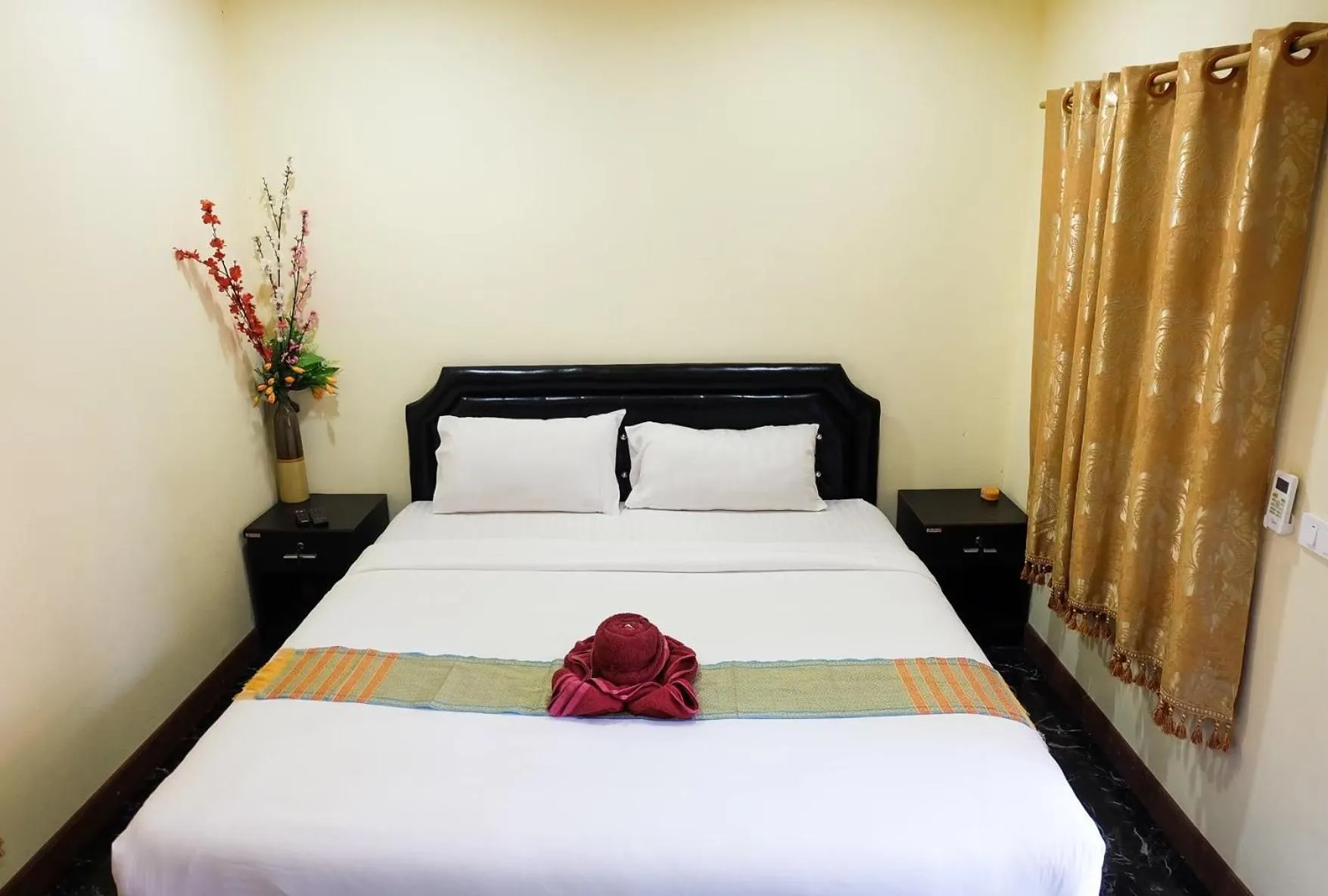 Bedroom, Bed in Everest Resort Samui - SHA Plus