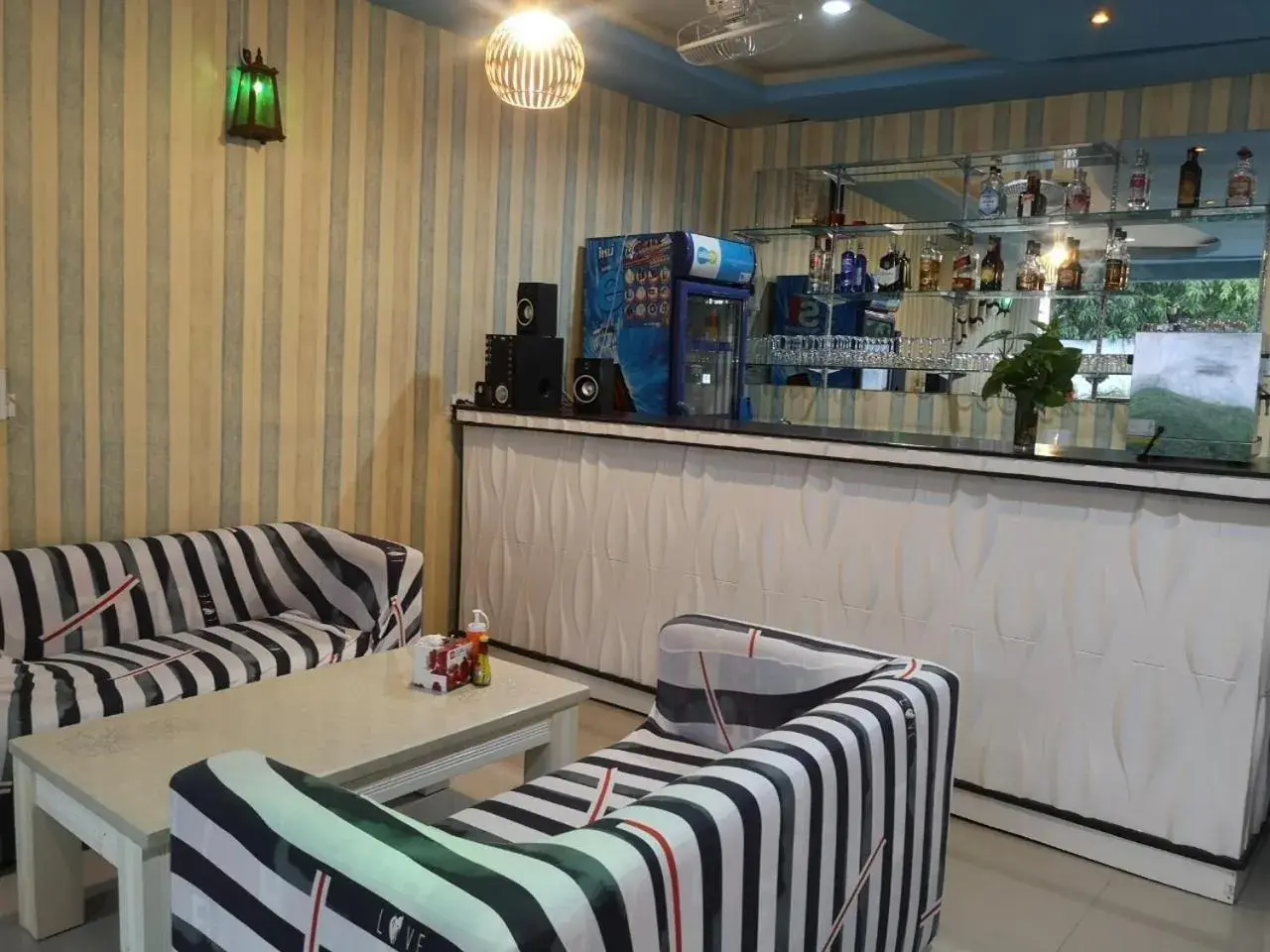 Lounge or bar in Everest Resort Samui - SHA Plus Lounge or bar in Everest Resort Samui - SHA Plus