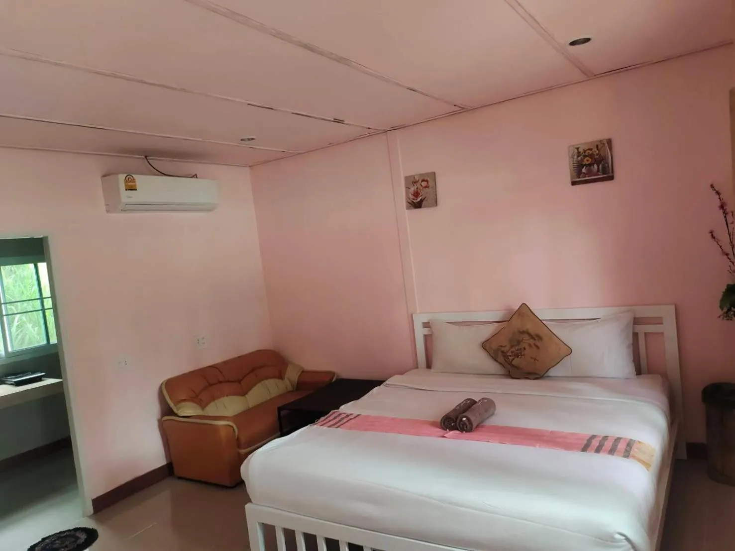 Bed in Everest Resort Samui - SHA Plus