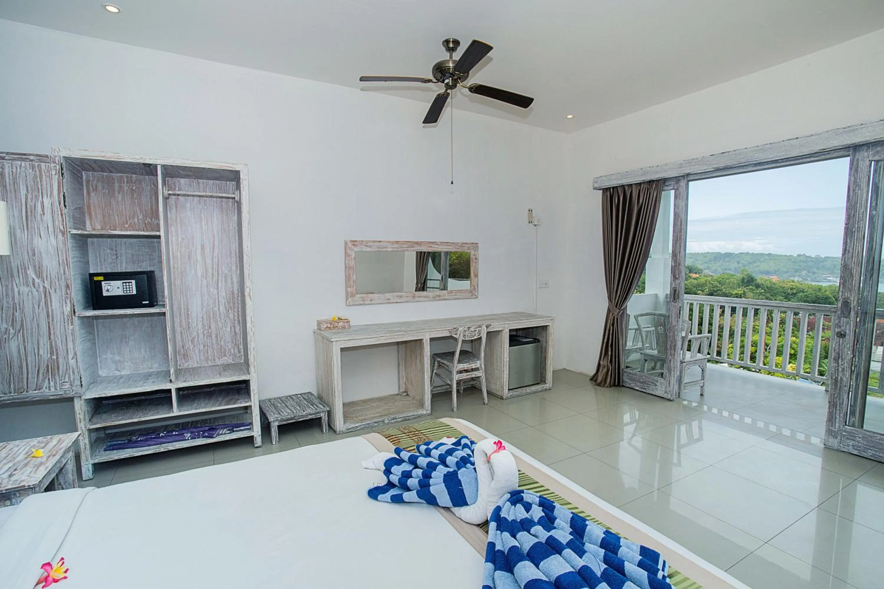 View (from property/room), Bed in Grand Sea View Lembongan