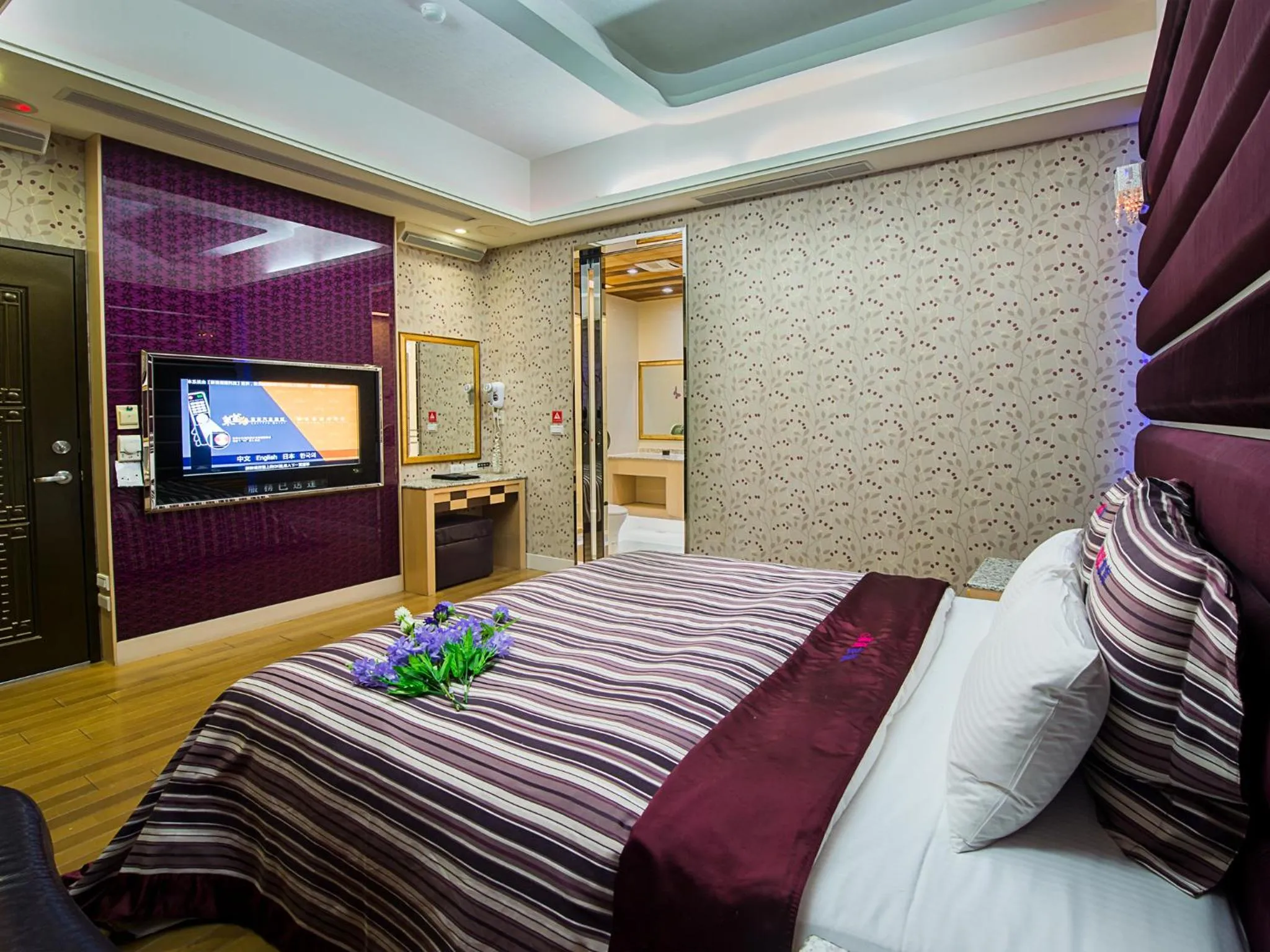 Photo of the whole room, Bed in Lai Yin Motel