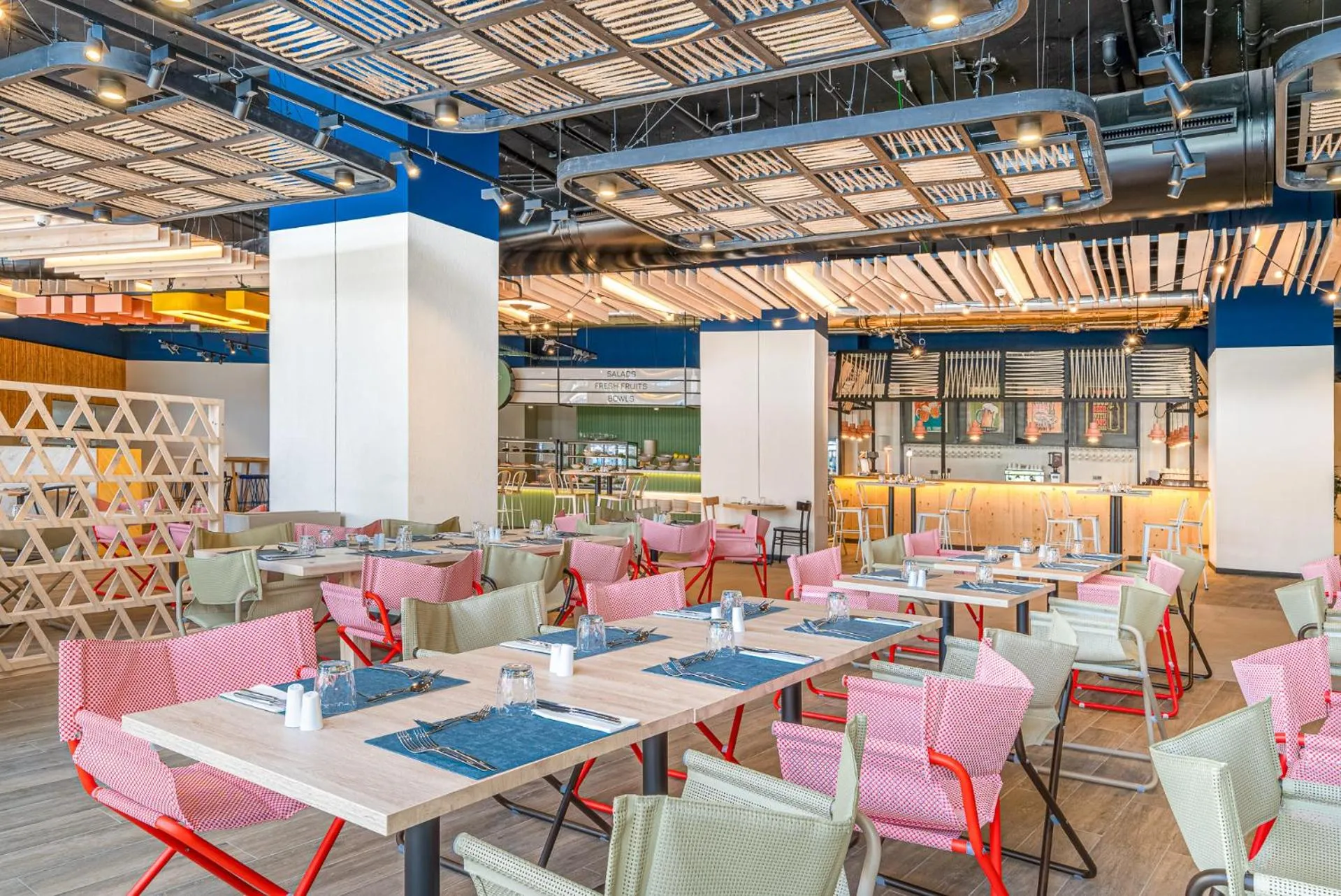 Restaurant/places to eat in Mediterranean Palace