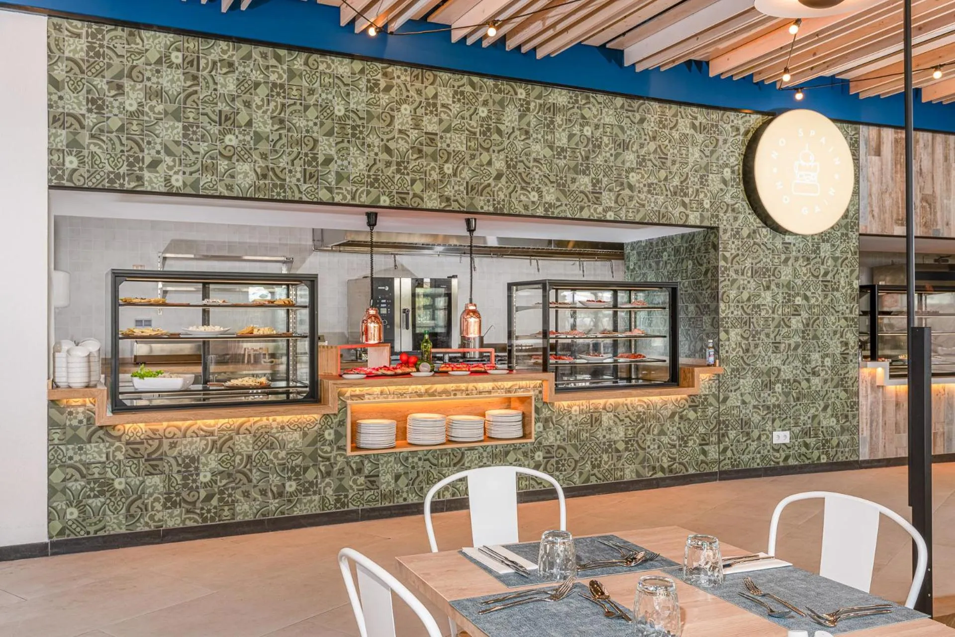 Restaurant/places to eat in Mediterranean Palace