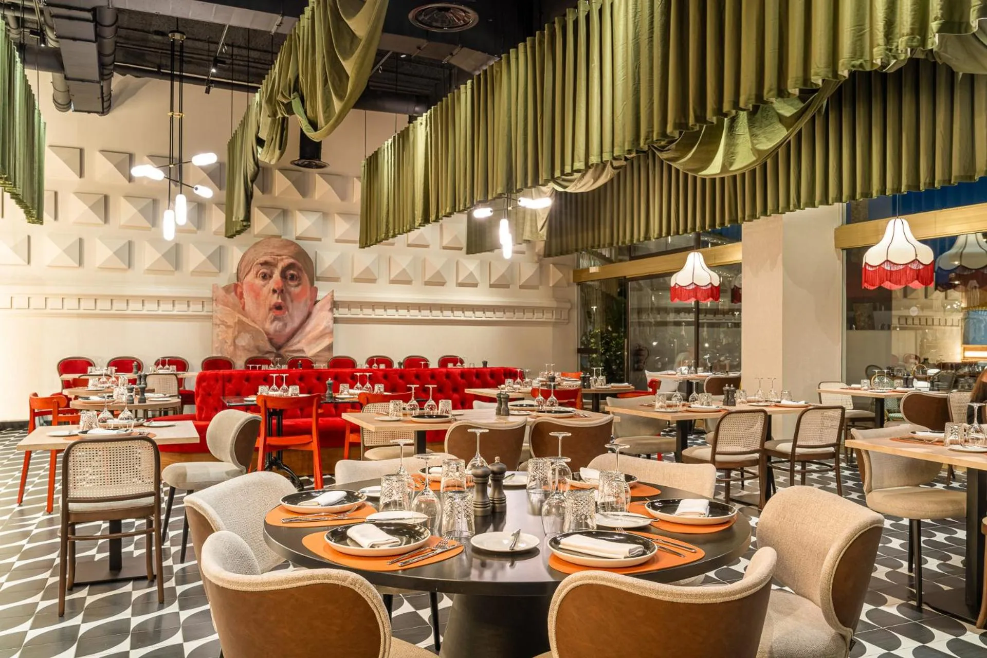 Restaurant/places to eat in Mediterranean Palace