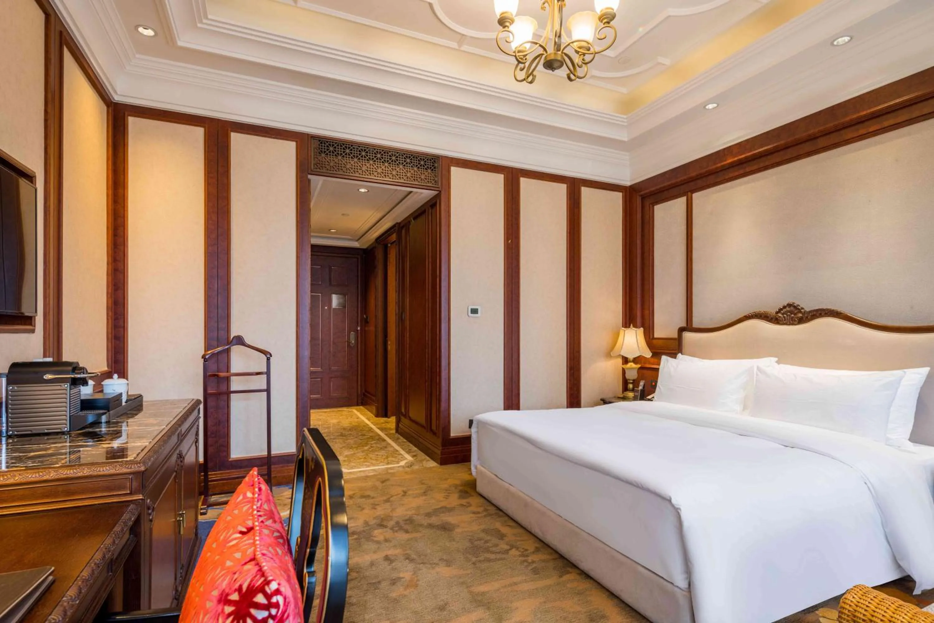 Bed in Shanghai Donghu Hotel - Shanghai Style Garden House