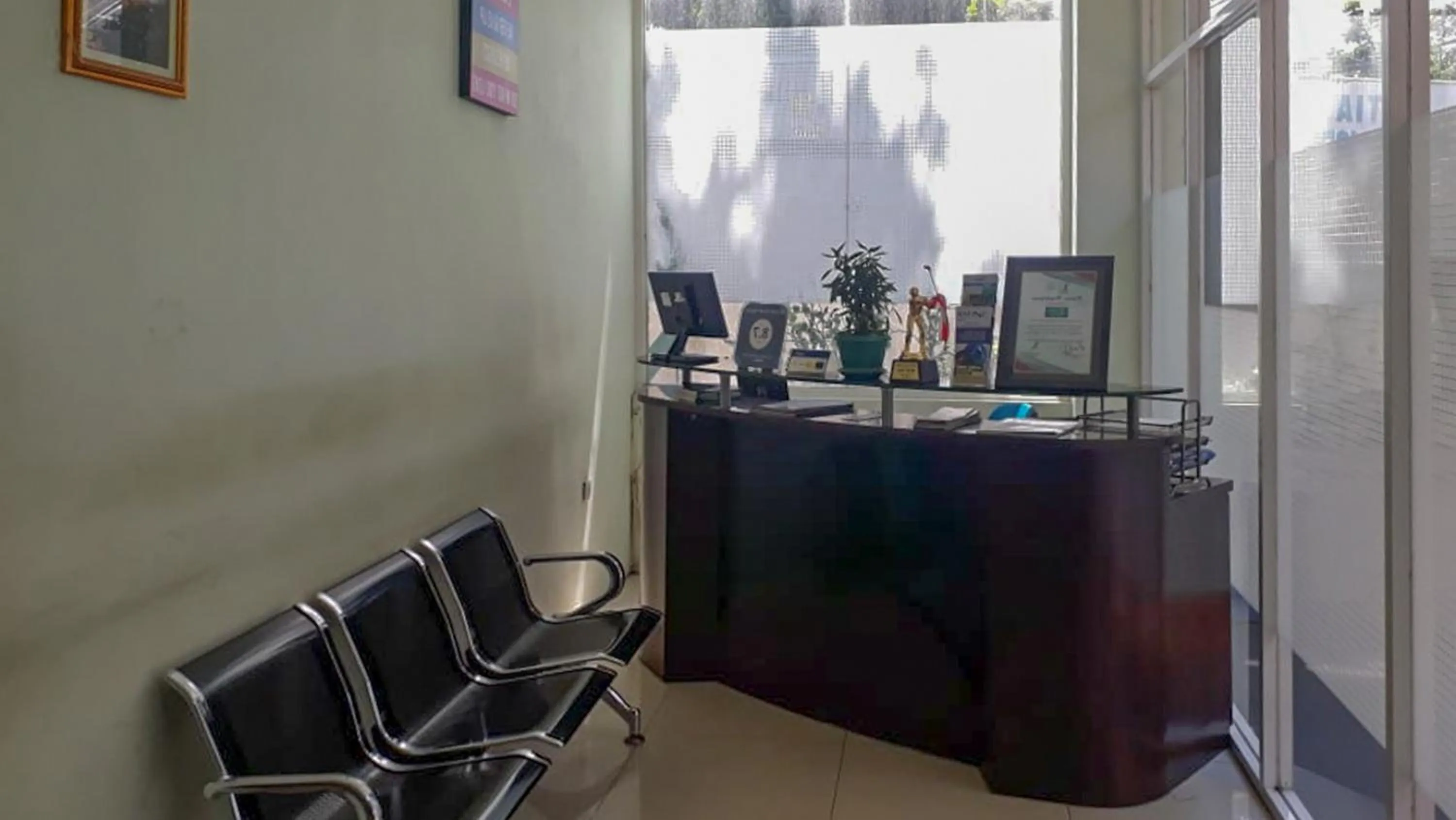 Facade/entrance in RedDoorz Hostel @ Manado Green Hostel