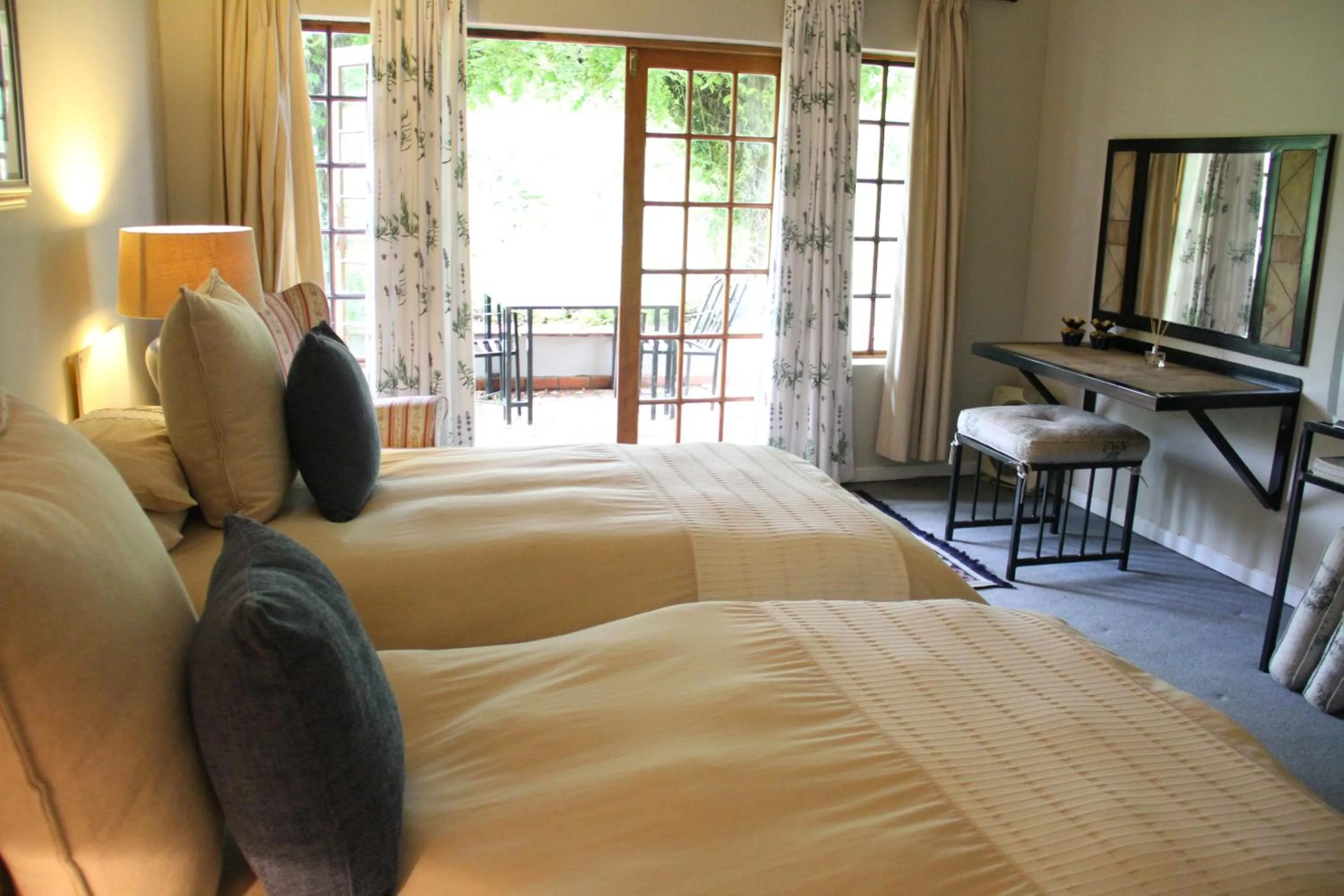 Bedroom, Bed in Notting Hill Lodge