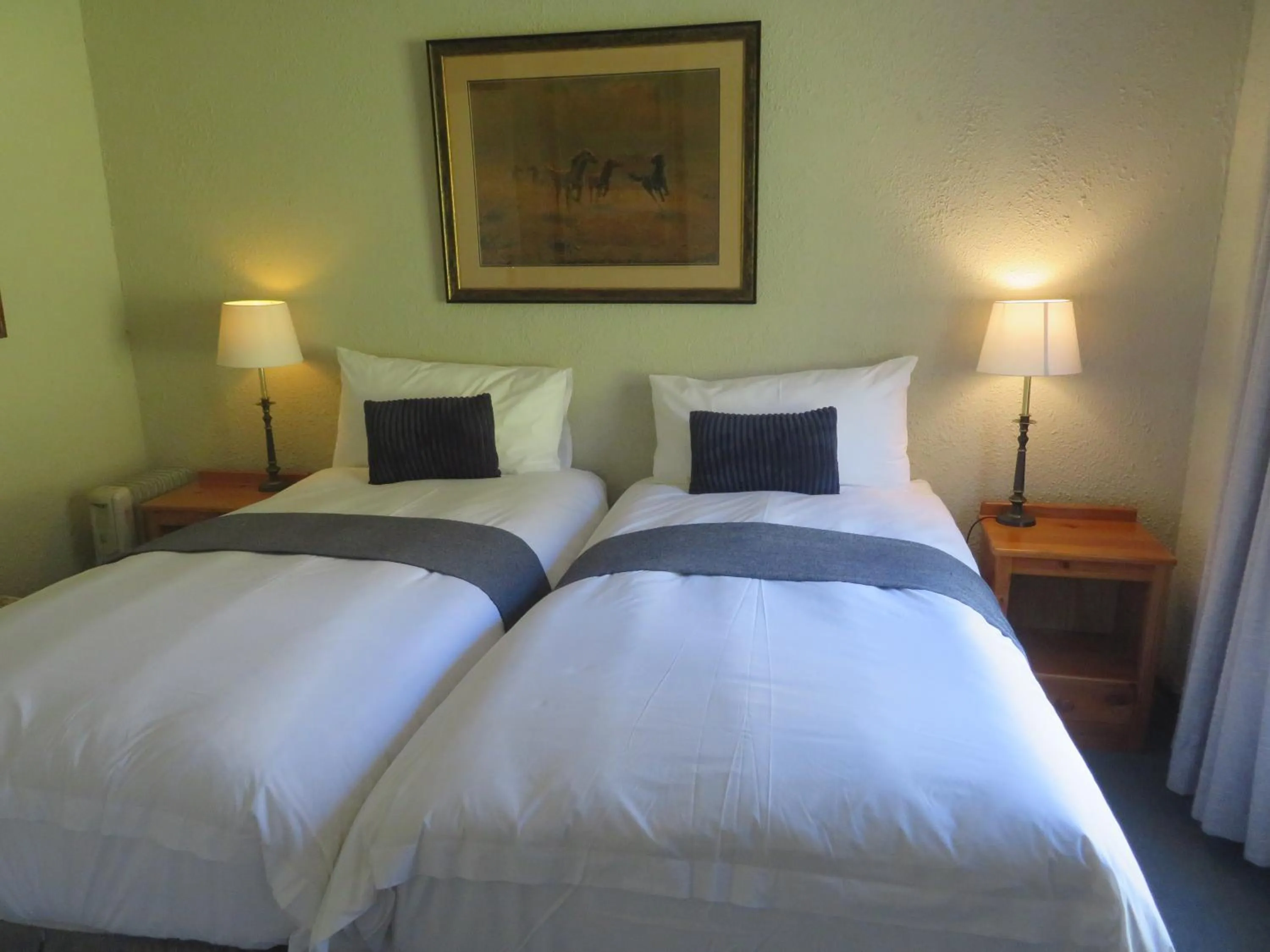 Bedroom, Bed in Notting Hill Lodge