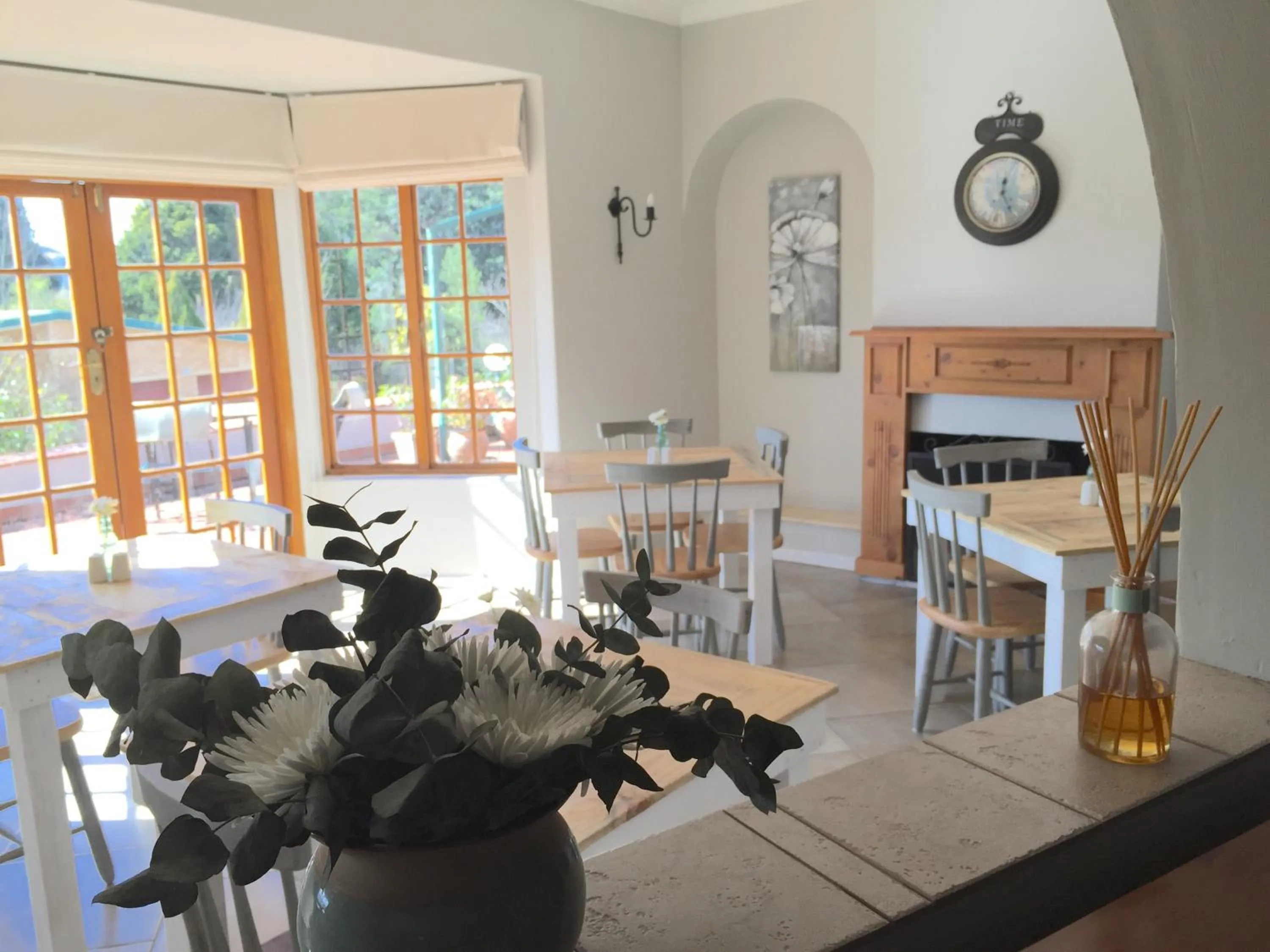 Restaurant/places to eat in Notting Hill Lodge