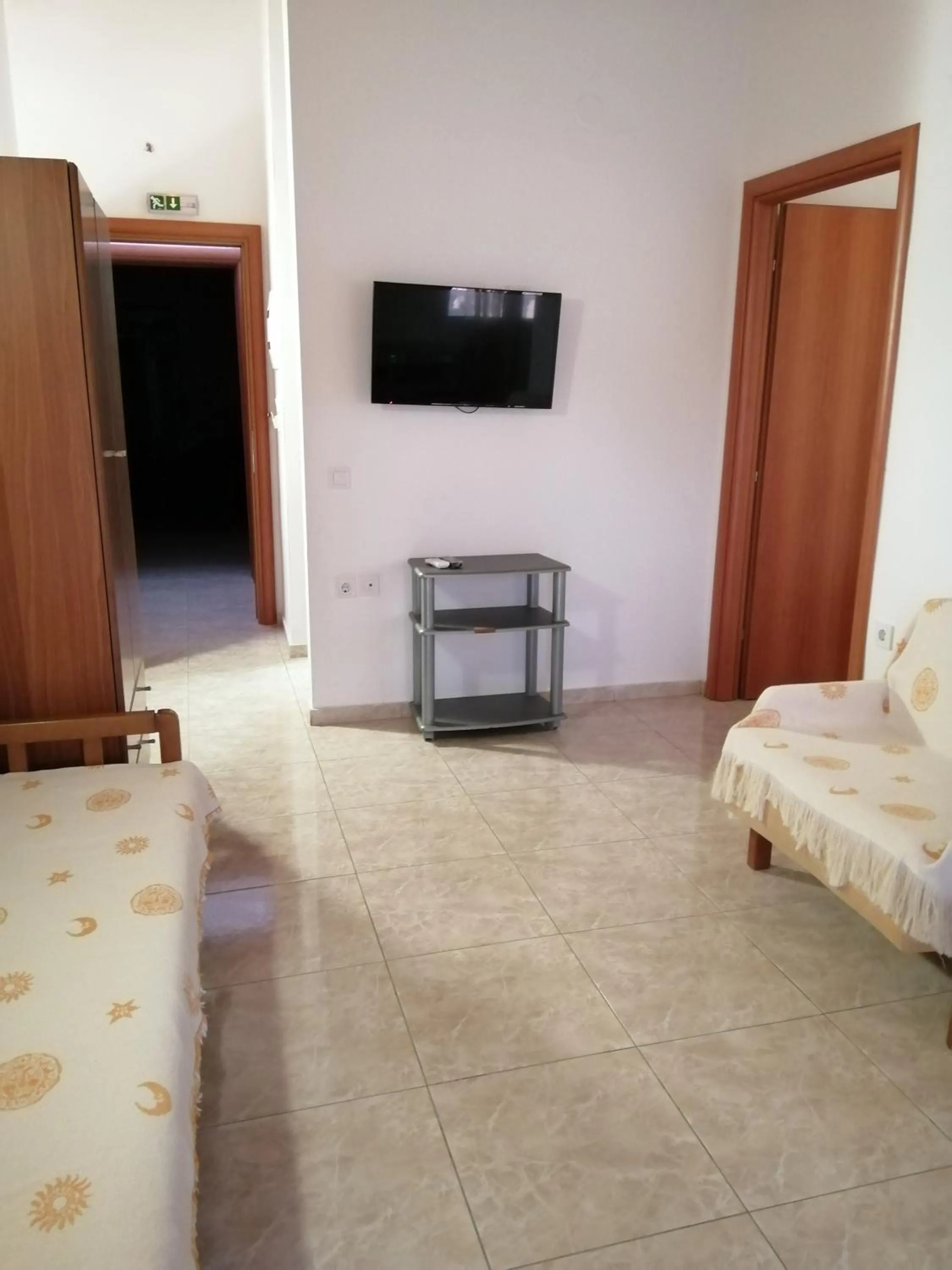 TV and multimedia, Bed in Irini Apartments