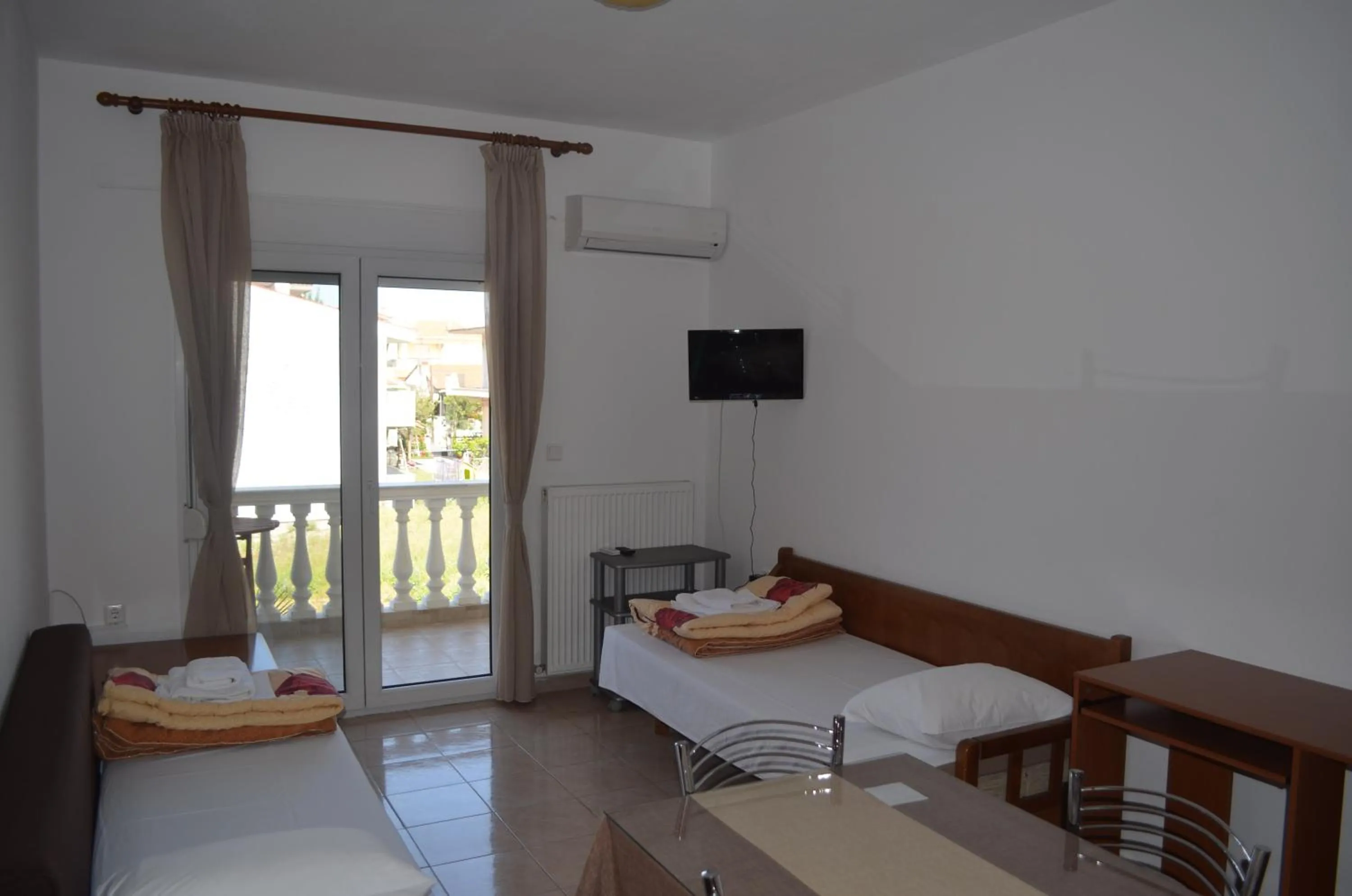 TV and multimedia, Bed in Irini Apartments