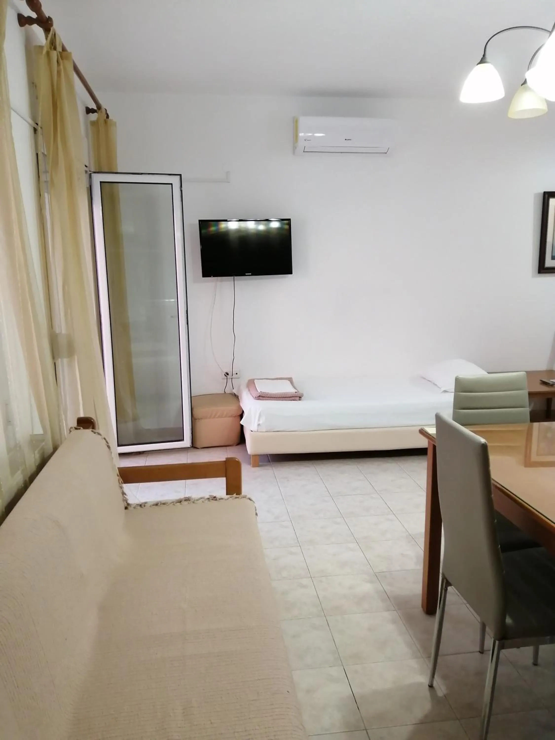 TV and multimedia, Bed in Irini Apartments