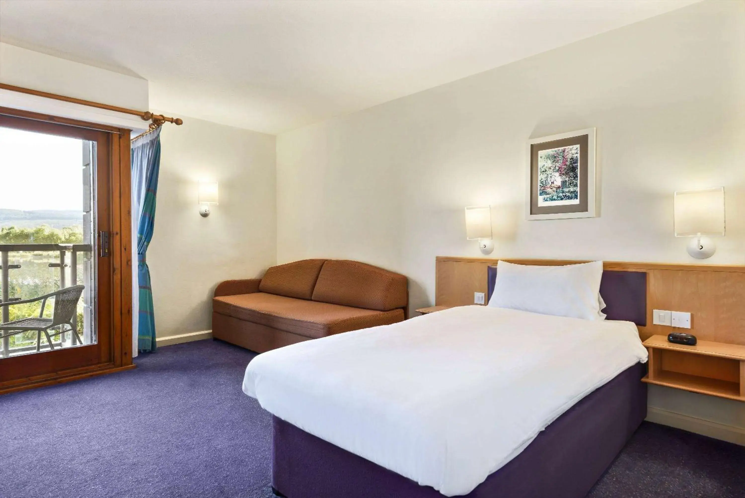 Photo of the whole room, Bed in Days Inn Lockerbie - Annandale Water Photo of the whole room, Bed in Days Inn Lockerbie - Annandale Water