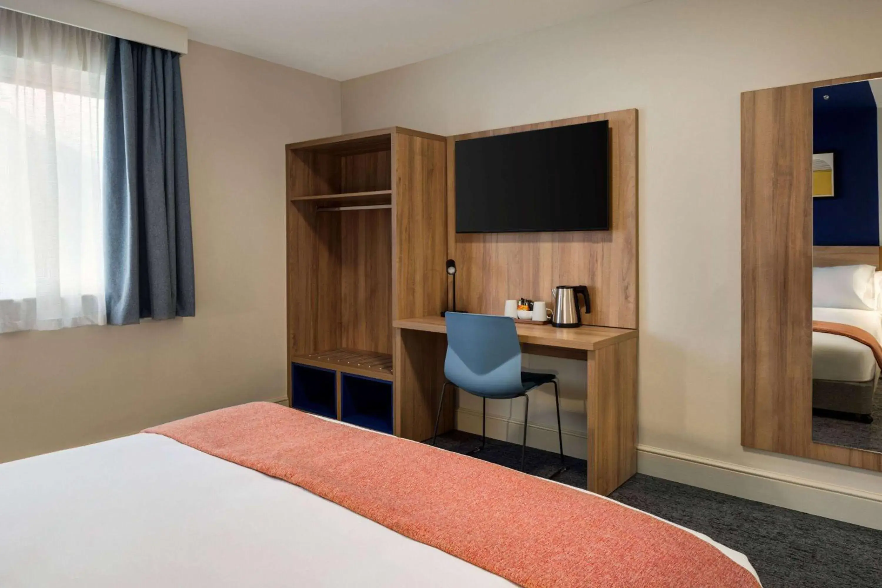 King Room - Mobility Access in Days Inn Chesterfield - Tibshelf King Room - Mobility Access in Days Inn Chesterfield - Tibshelf