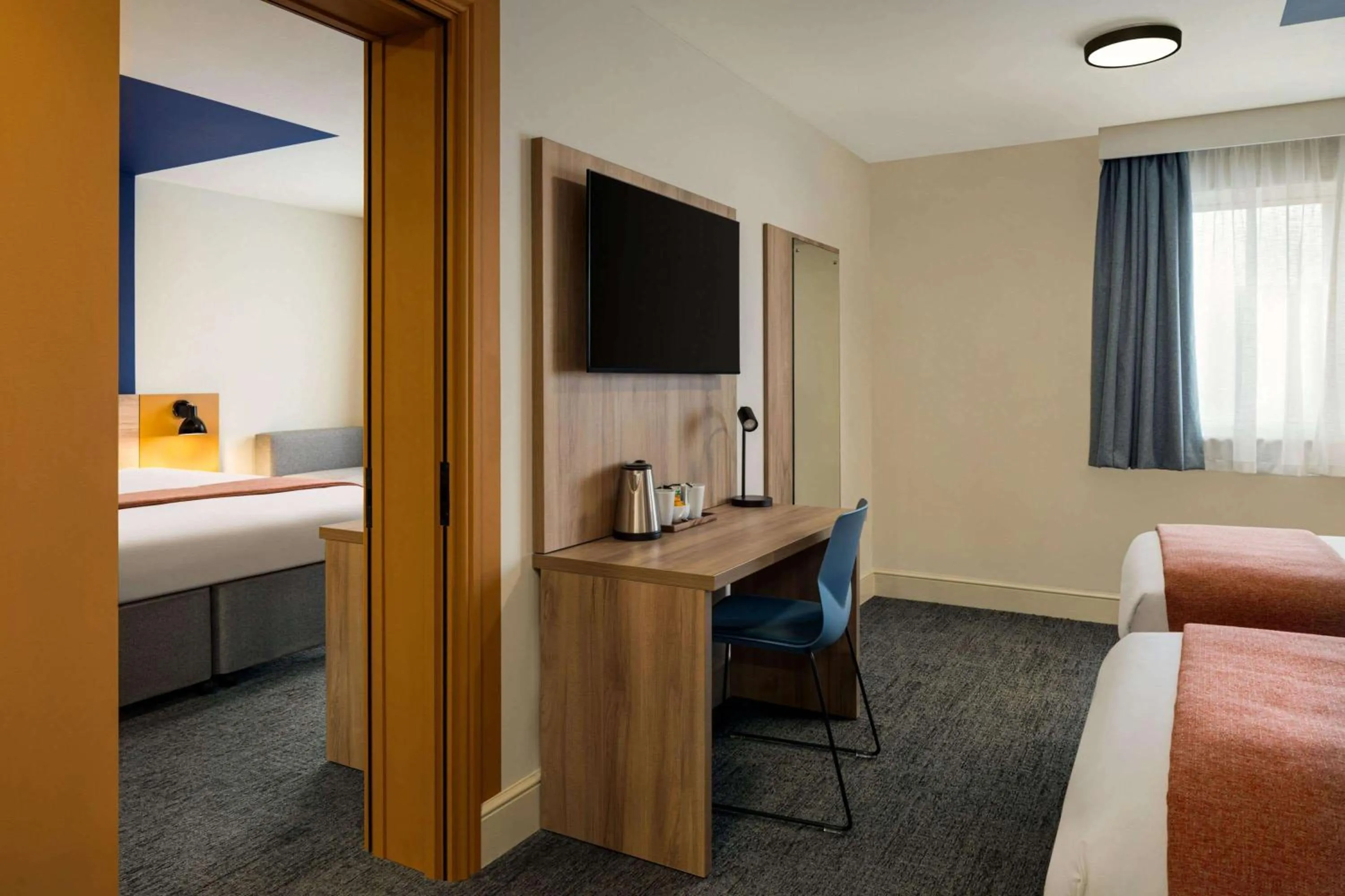 Photo of the whole room, Bed in Days Inn Chesterfield - Tibshelf