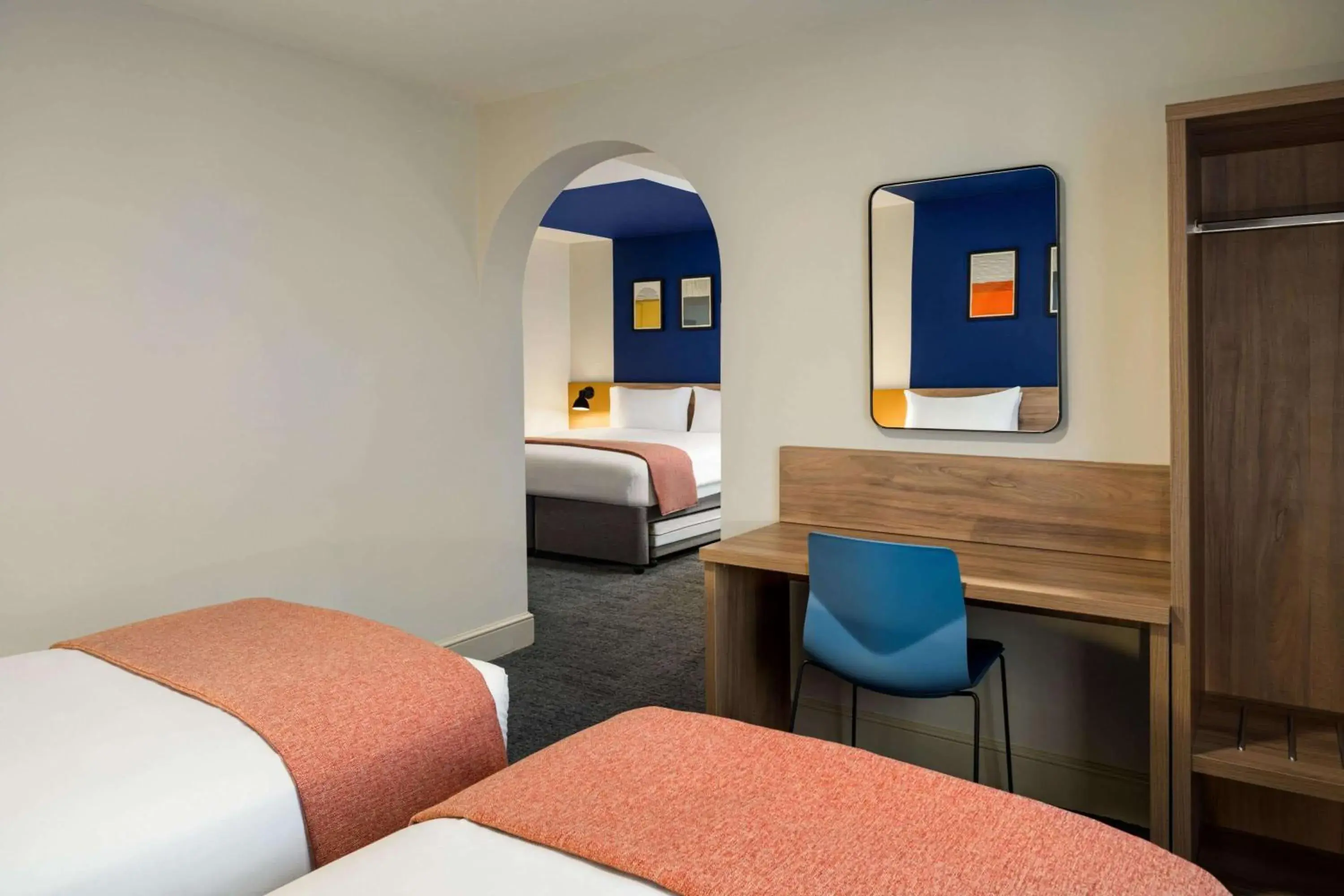 Photo of the whole room, Bed in Days Inn Chesterfield - Tibshelf Photo of the whole room, Bed in Days Inn Chesterfield - Tibshelf