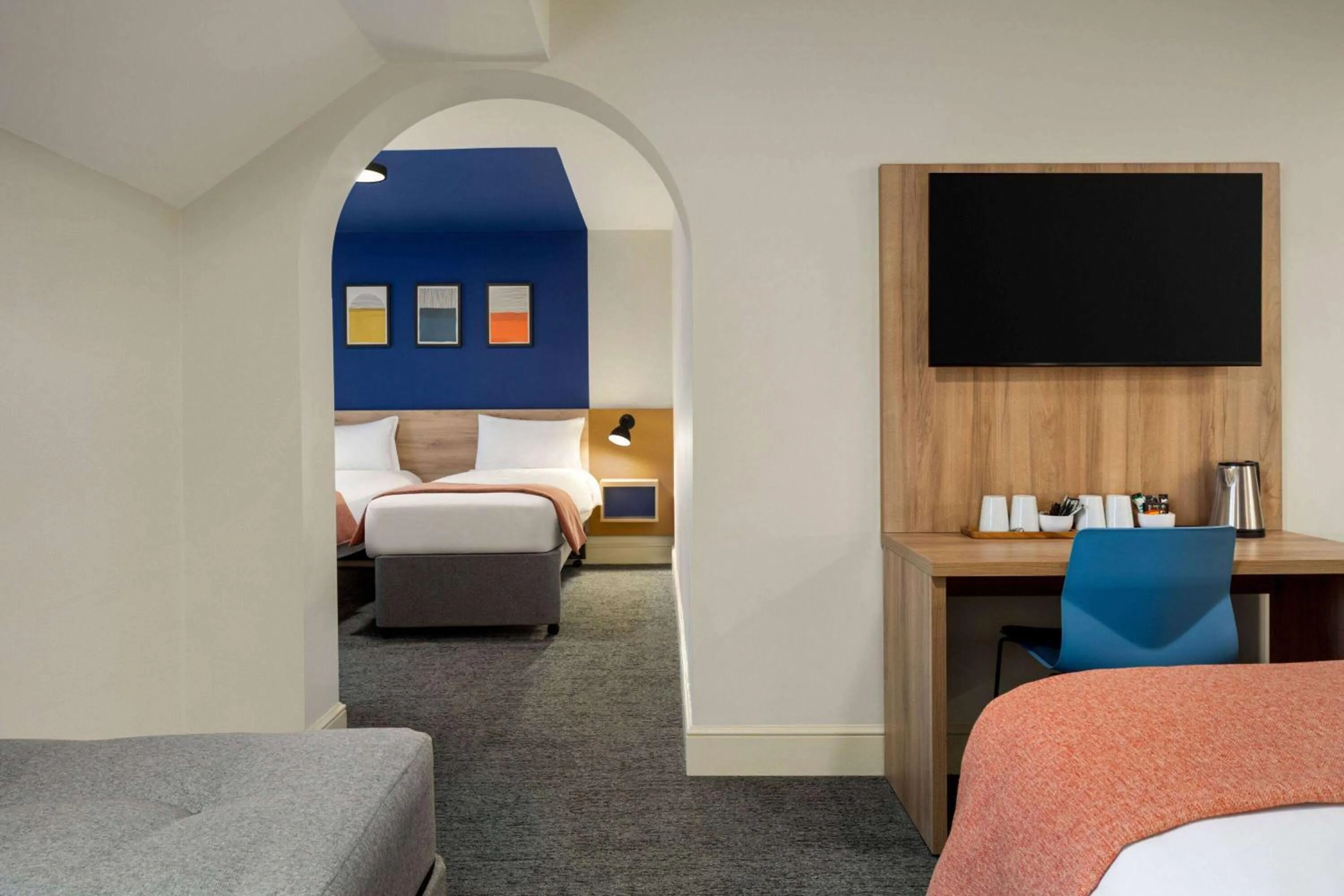 Photo of the whole room, Bed in Days Inn Chesterfield - Tibshelf