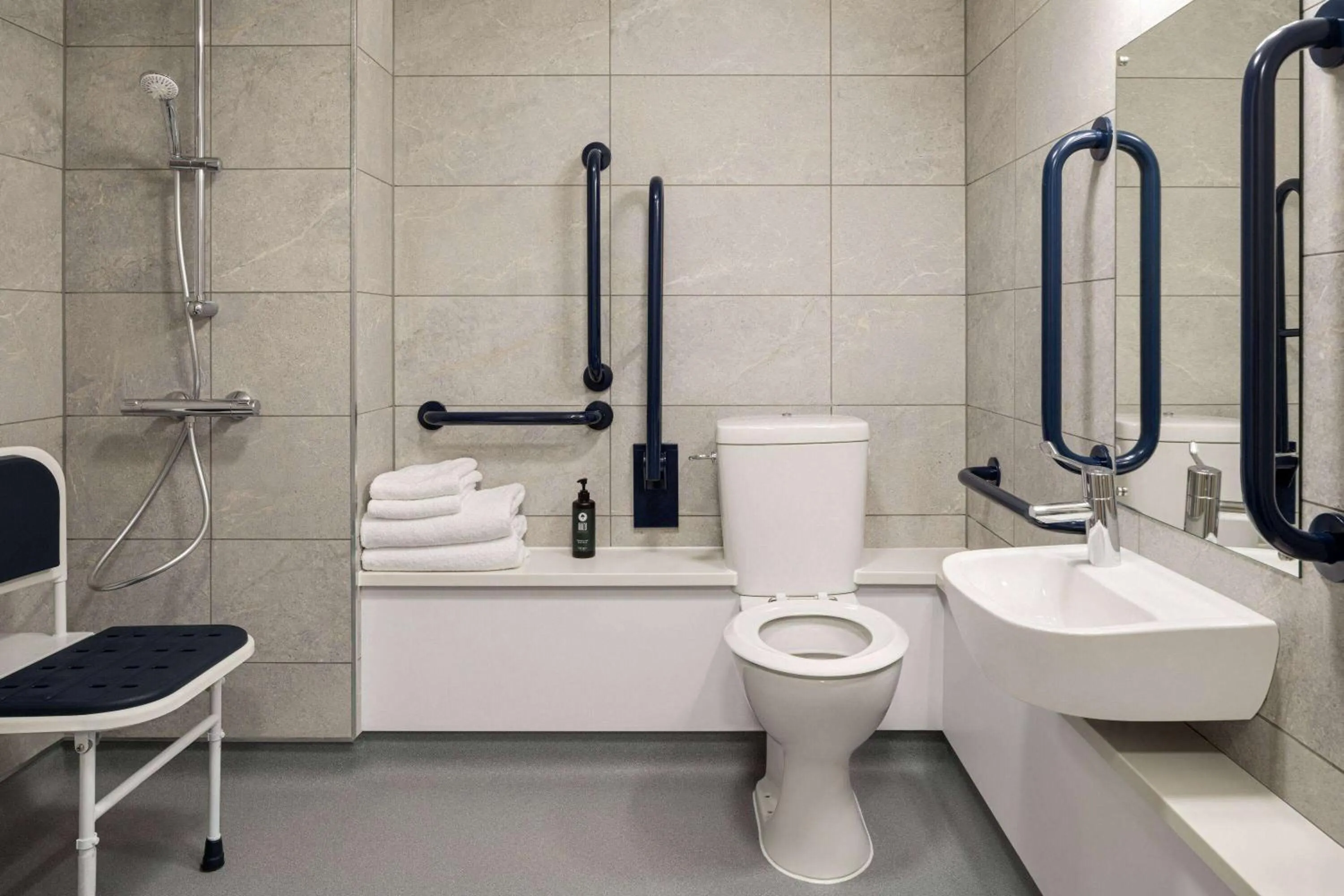 Shower in Days Inn Chesterfield - Tibshelf