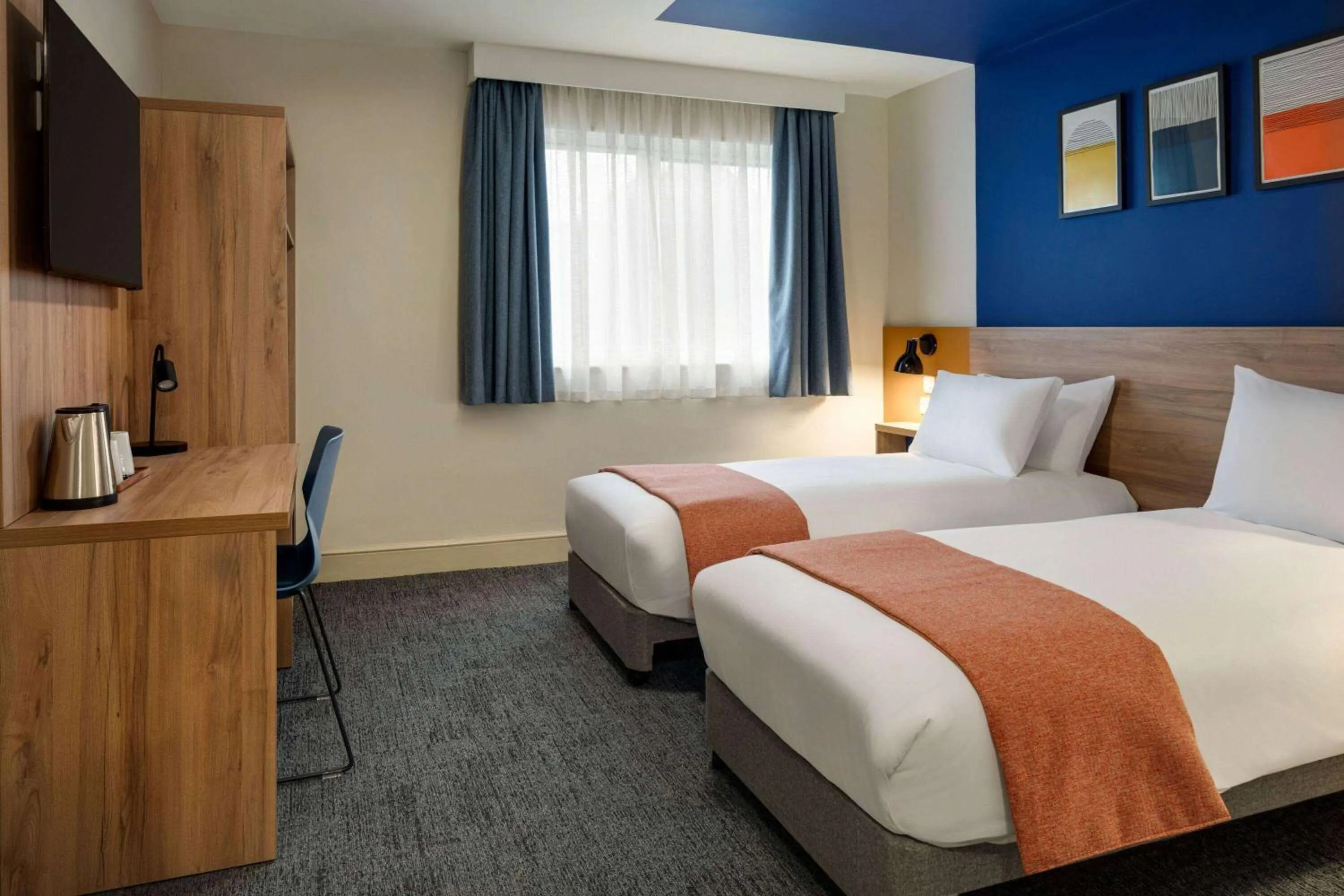 Photo of the whole room, Bed in Days Inn Chesterfield - Tibshelf