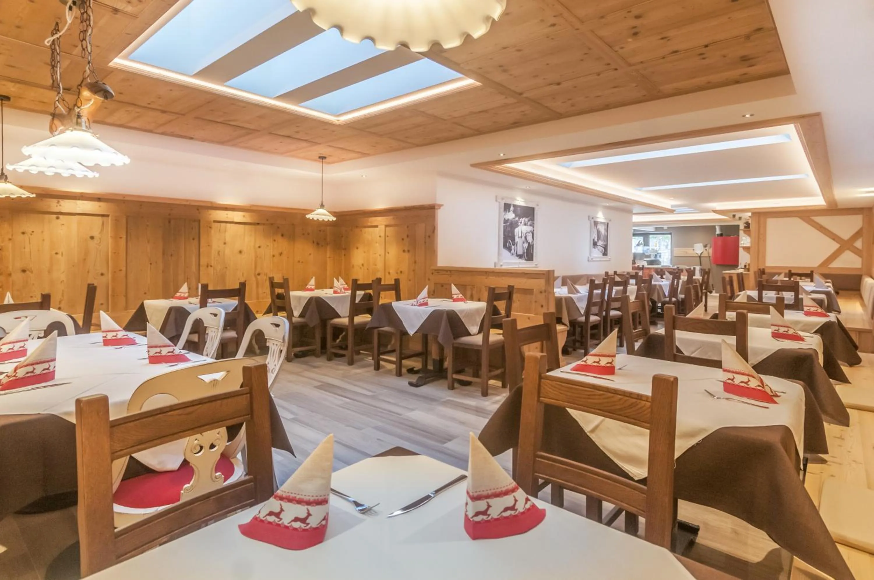 Restaurant/places to eat in Hotel Paradiso