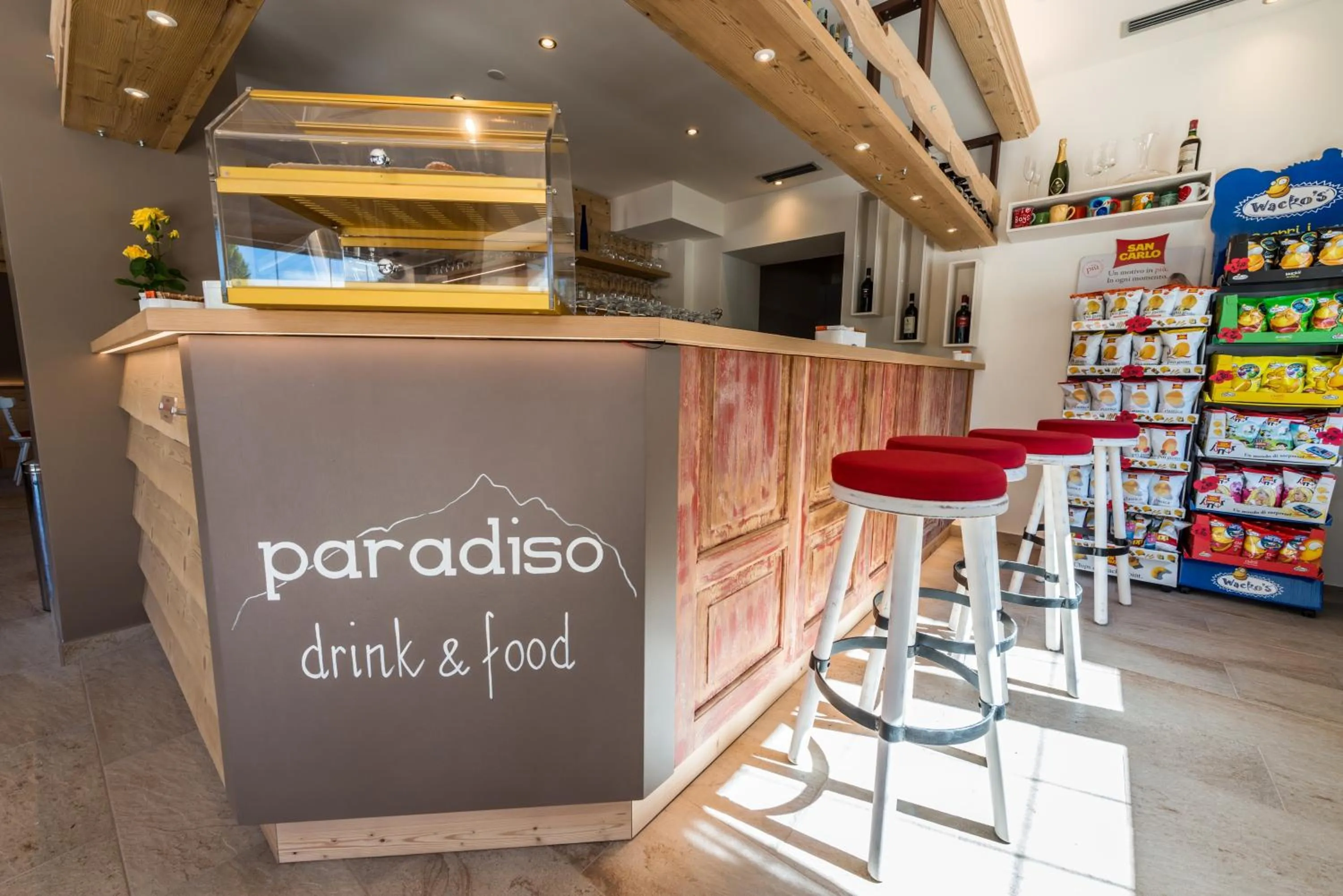 Restaurant/places to eat in Hotel Paradiso