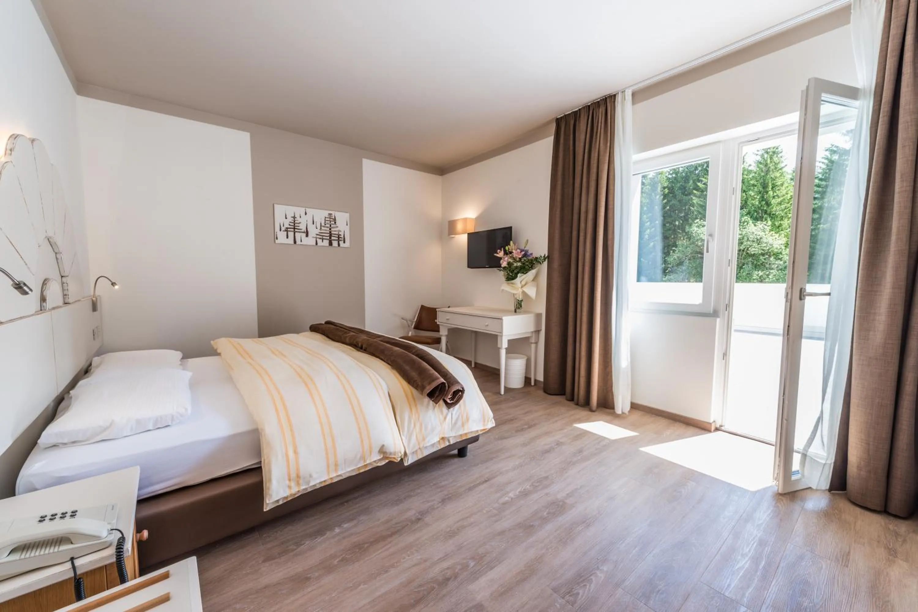 Photo of the whole room, Bed in Hotel Paradiso