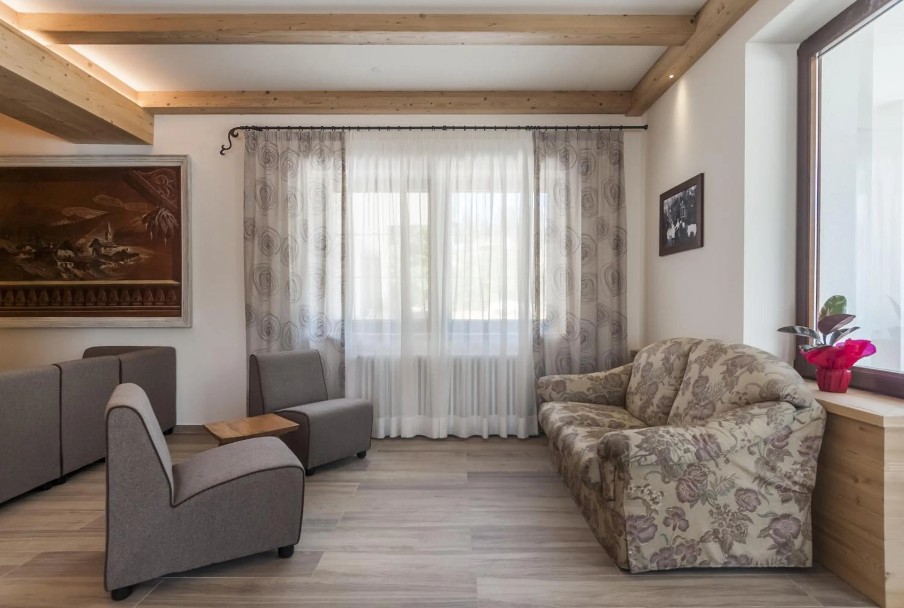 Communal lounge/ TV room in Hotel Paradiso