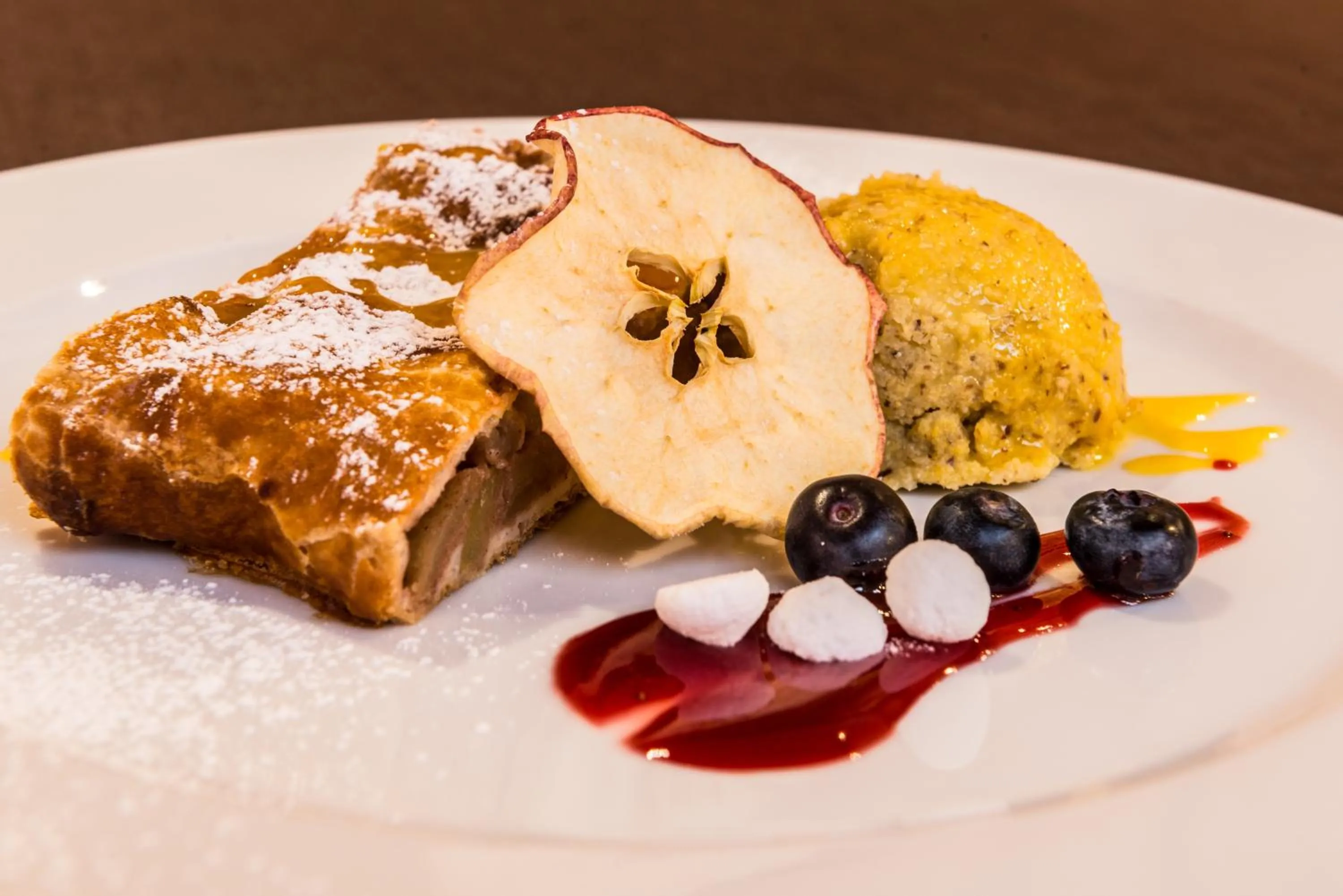 Restaurant/places to eat in Hotel Paradiso