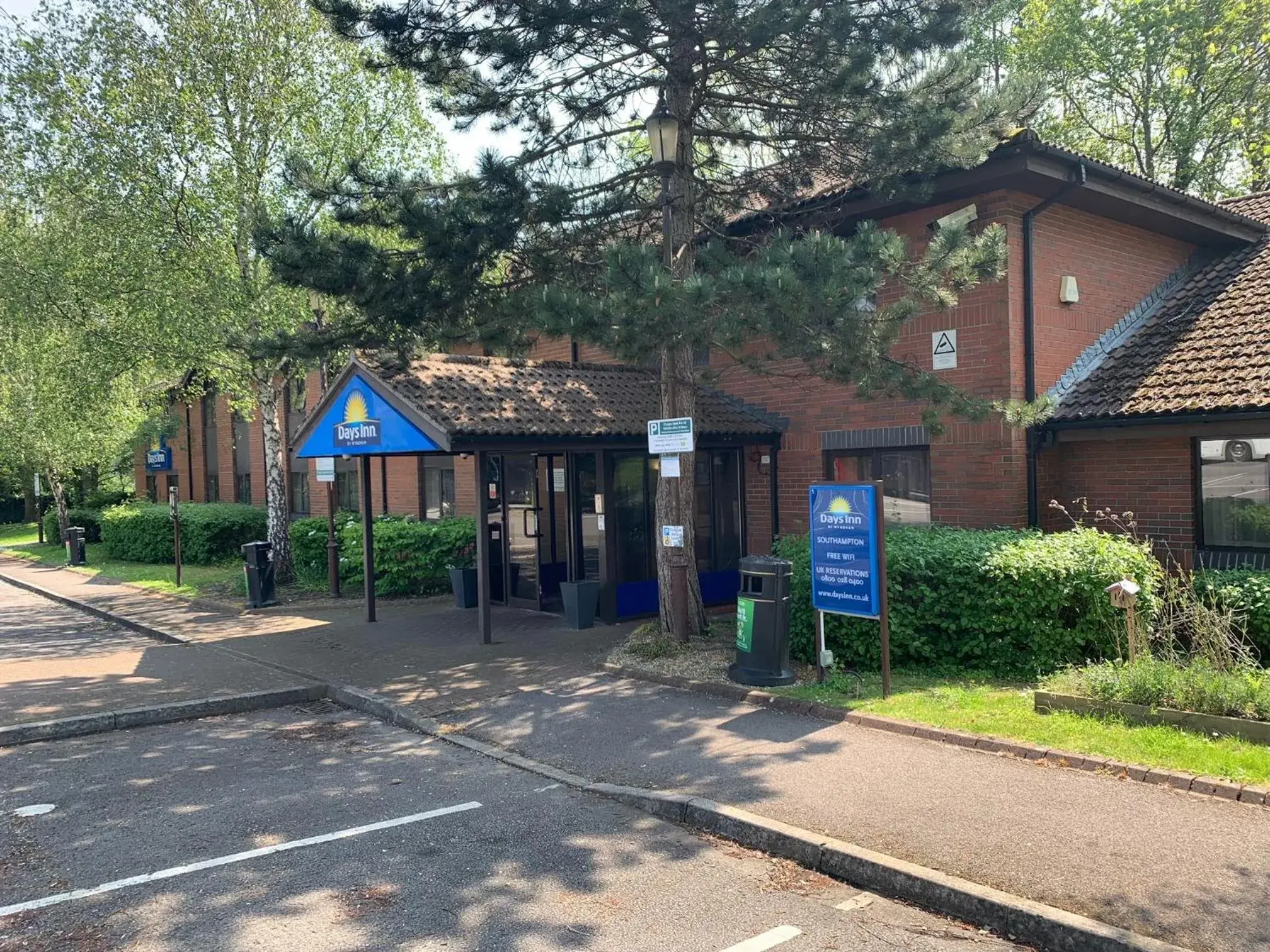 Property building in Days Inn Southampton Rownhams Property building in Days Inn Southampton Rownhams