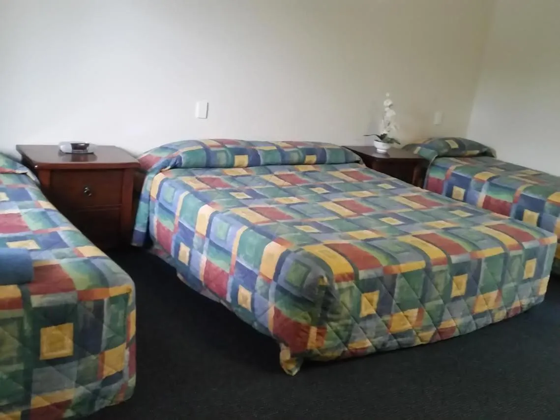 Bed in Augathella Palms Motel