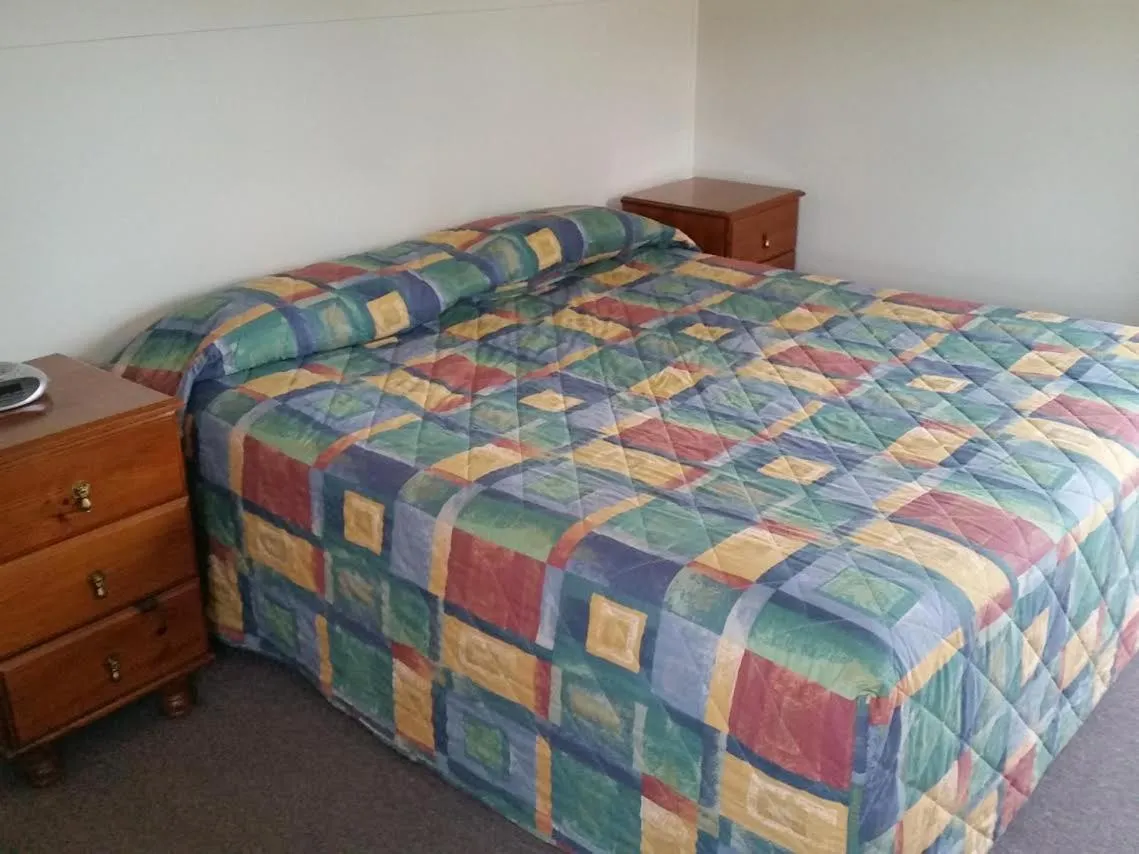 Bed in Augathella Palms Motel