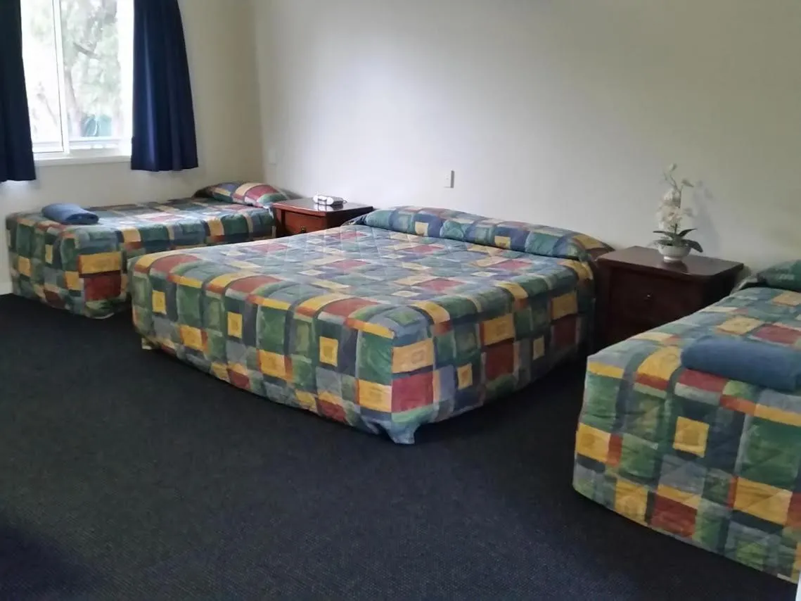 Bed in Augathella Palms Motel