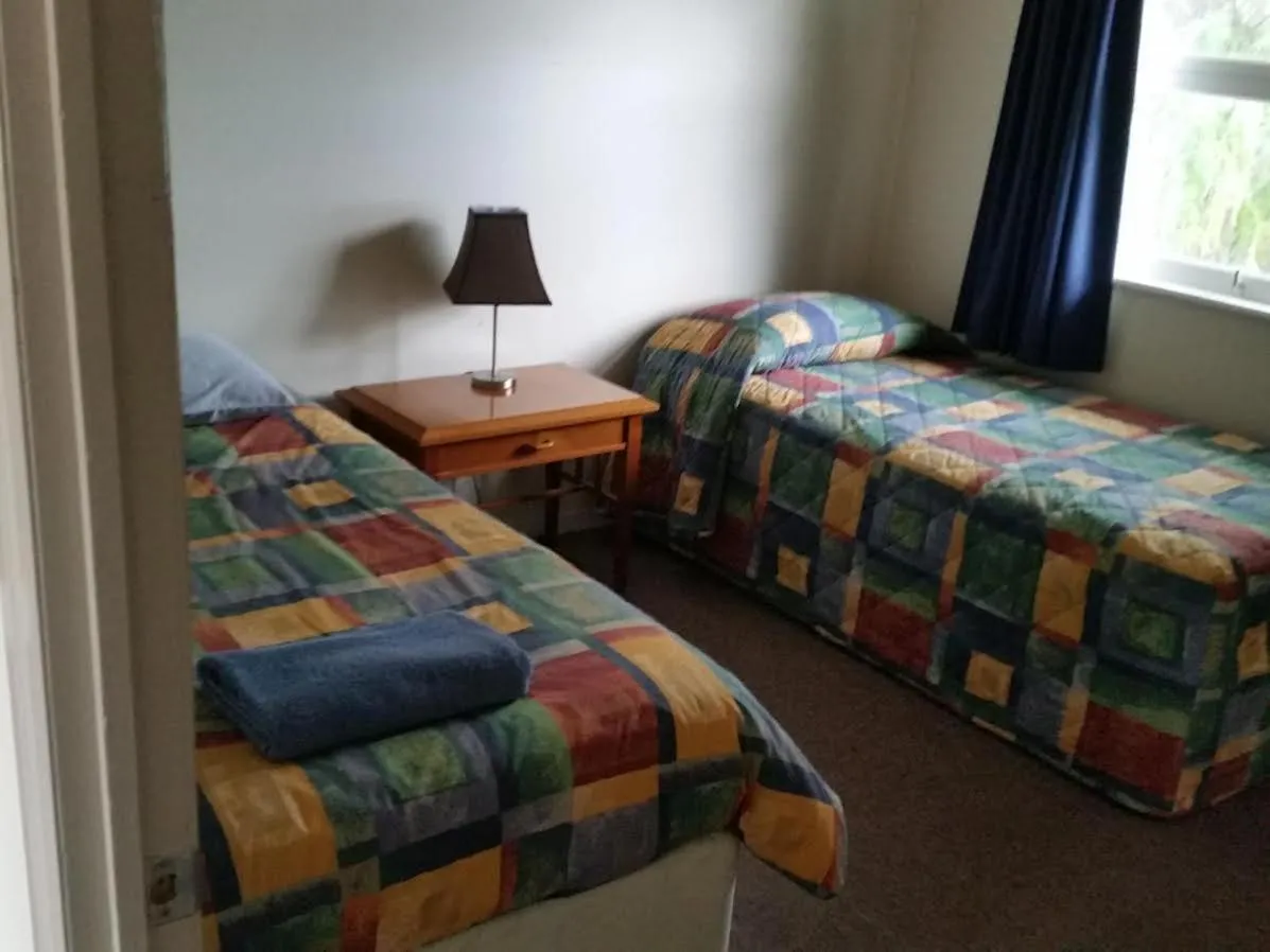 Bed in Augathella Palms Motel