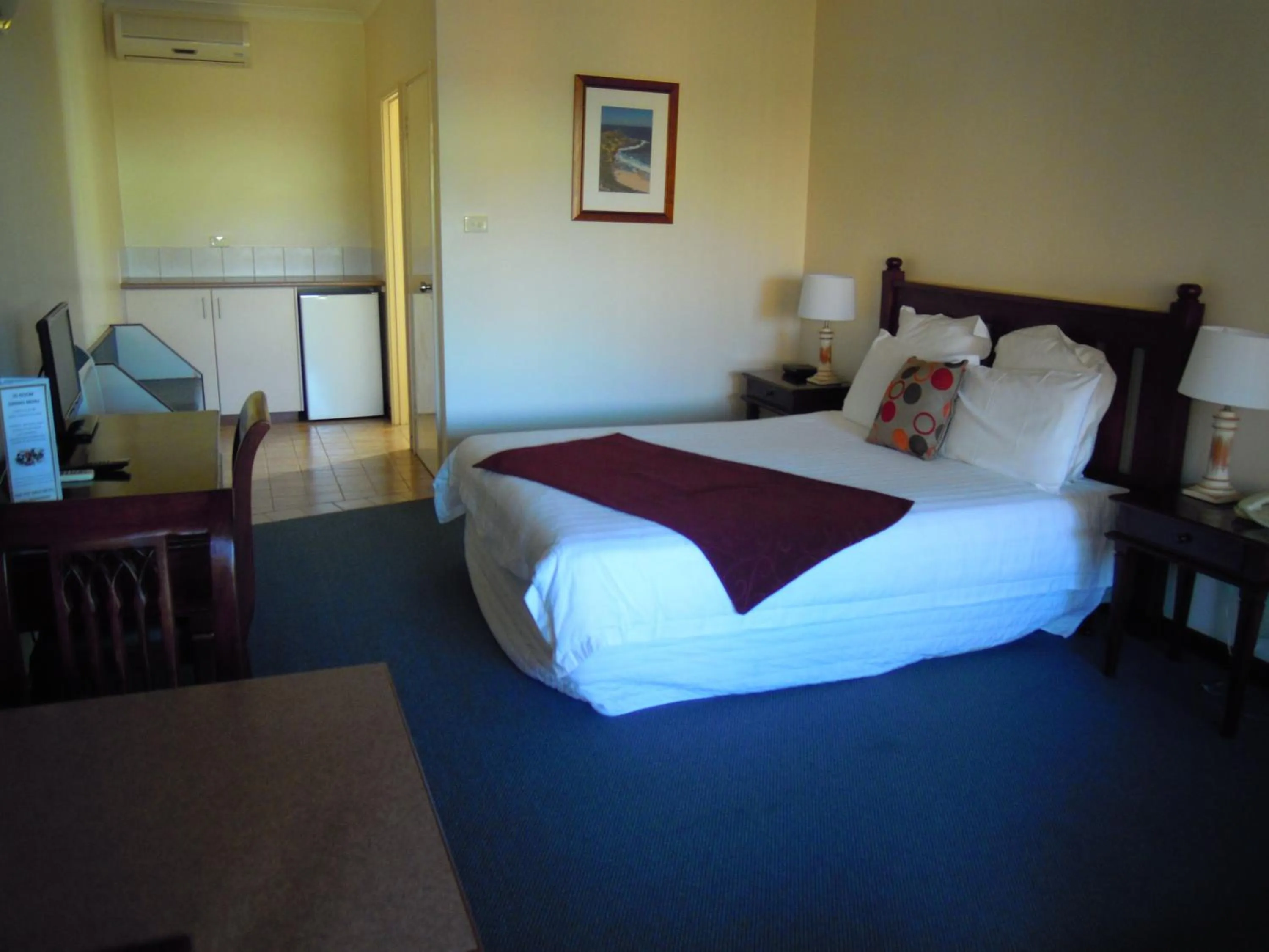 Photo of the whole room, Bed in Tree Top Walk Motel