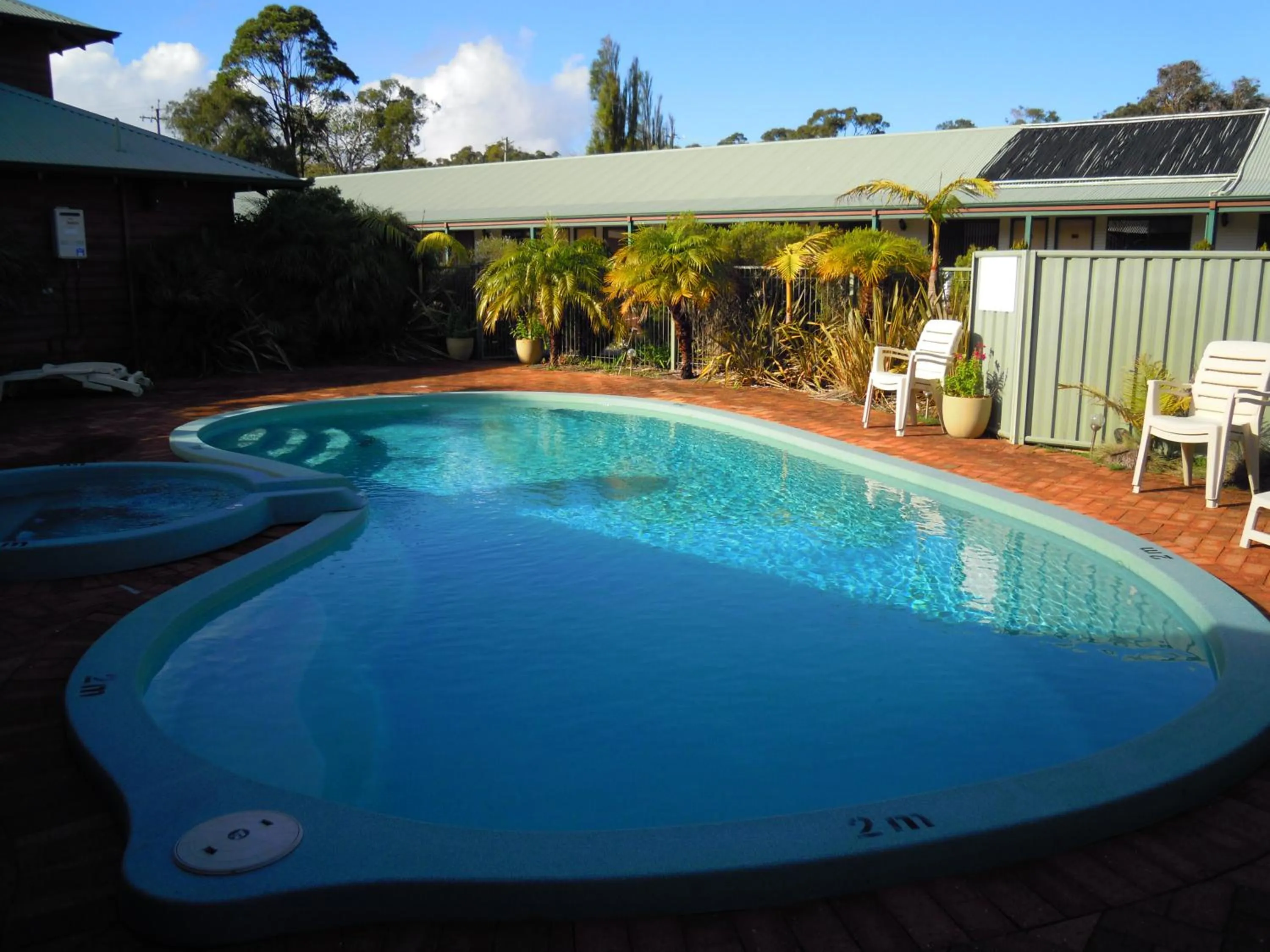 Day in Tree Top Walk Motel