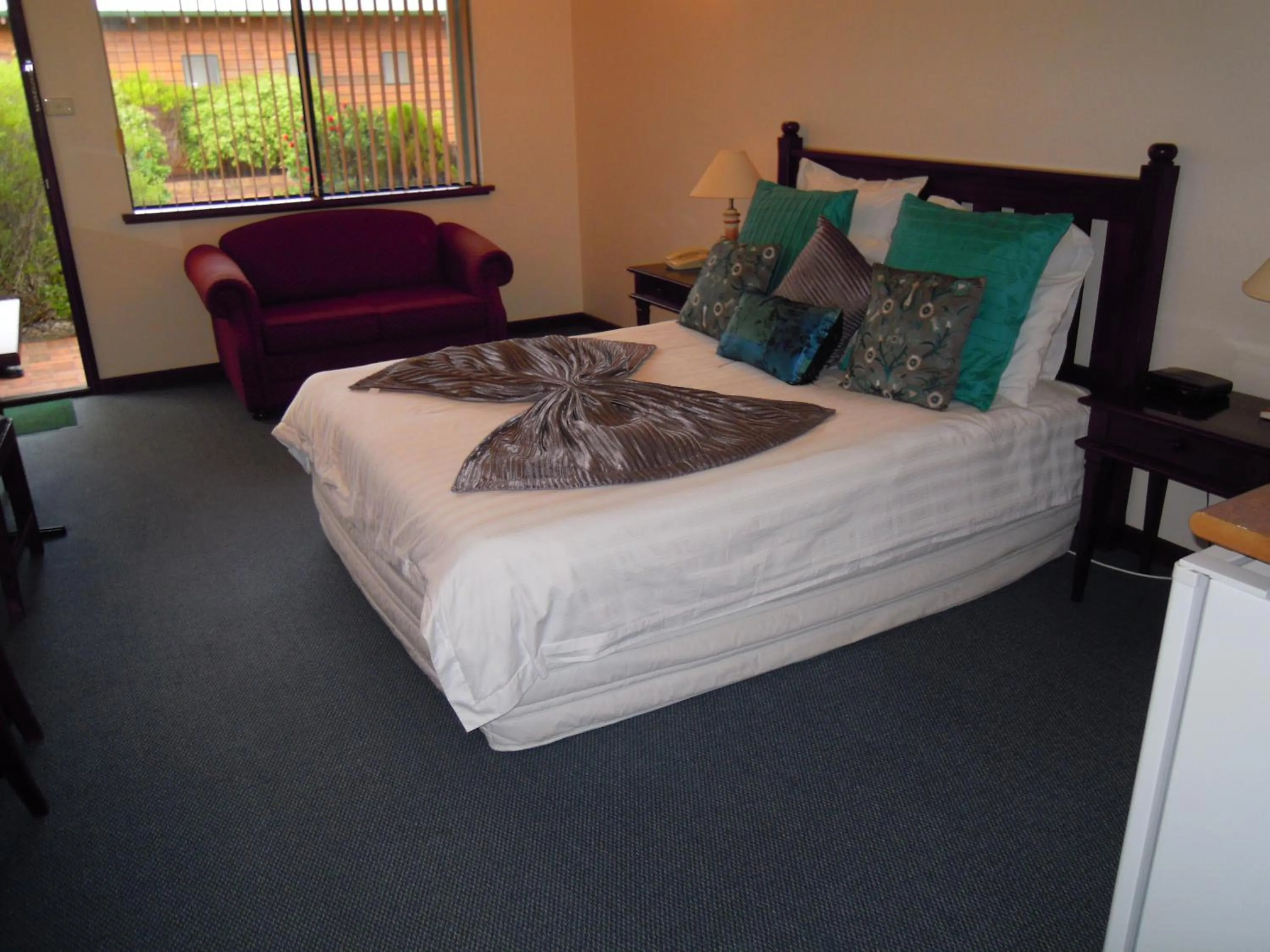 Day, Bed in Tree Top Walk Motel