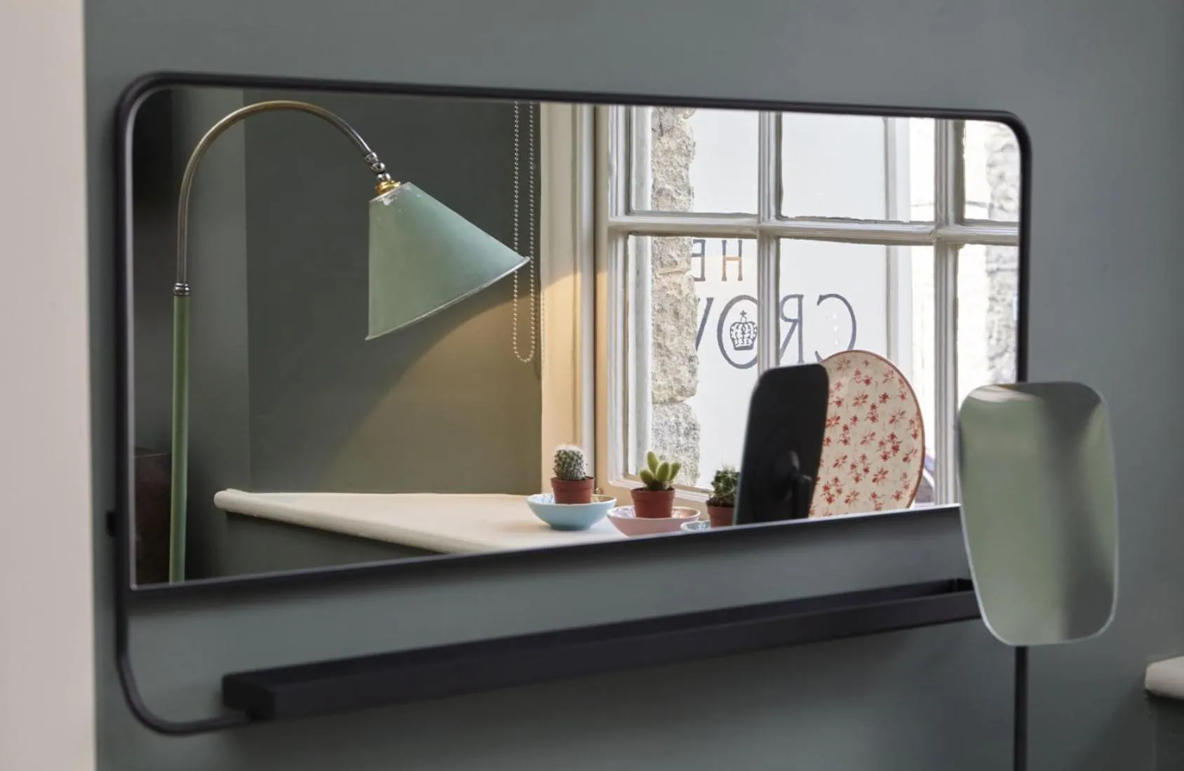 hair dresser in The Crown