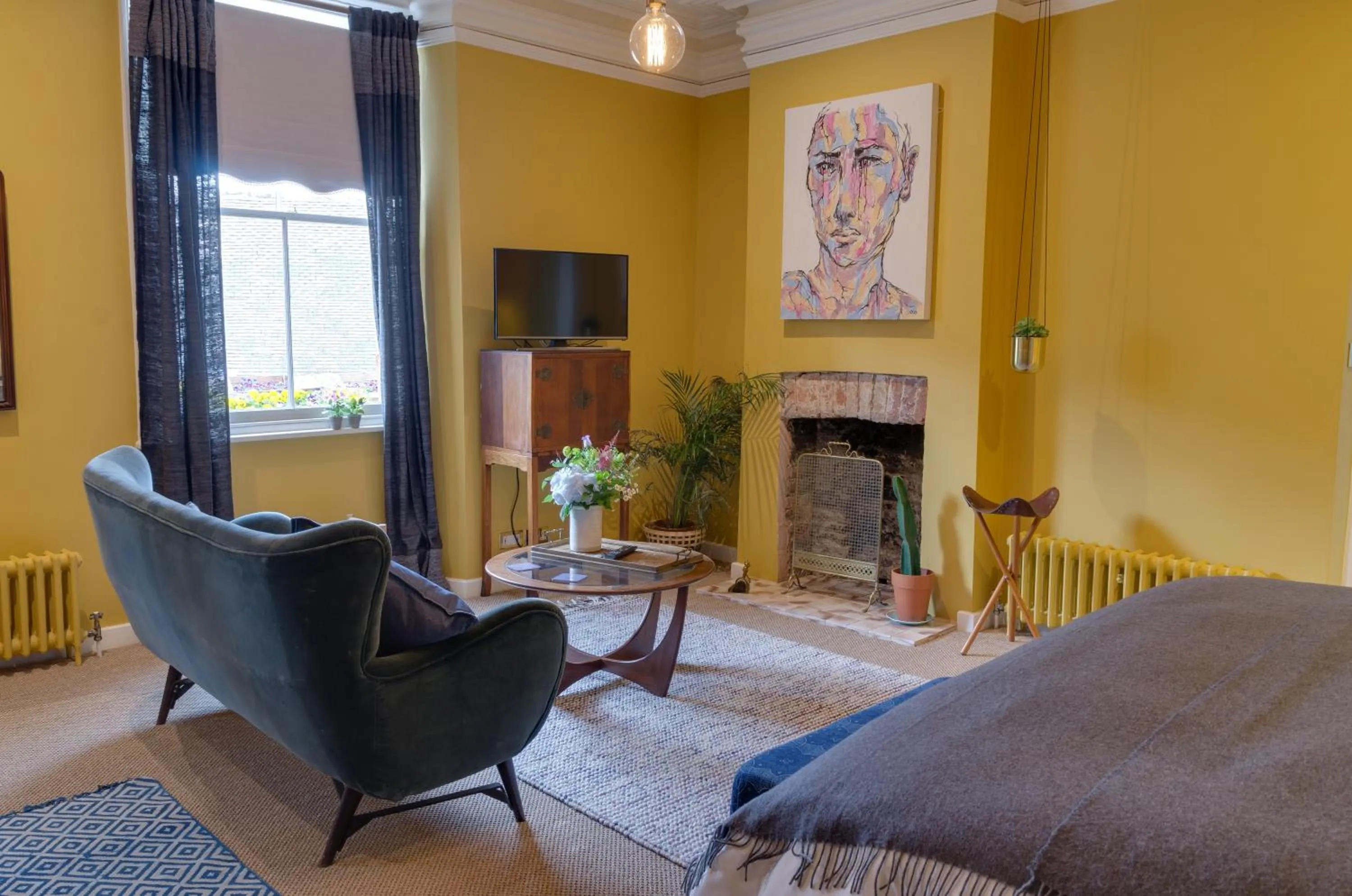 Living room in The Crown