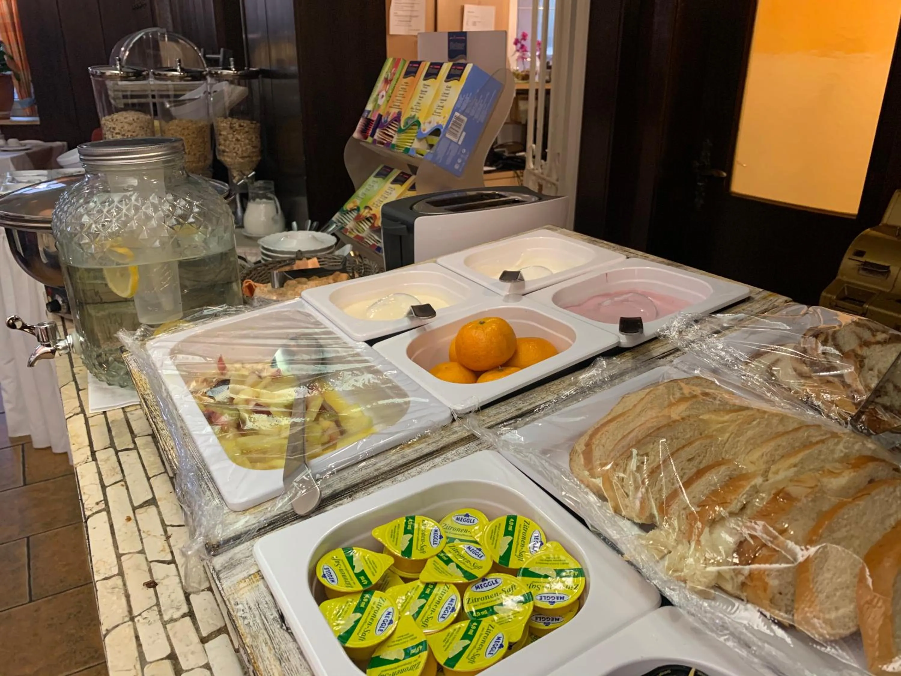 Breakfast in City Hostel