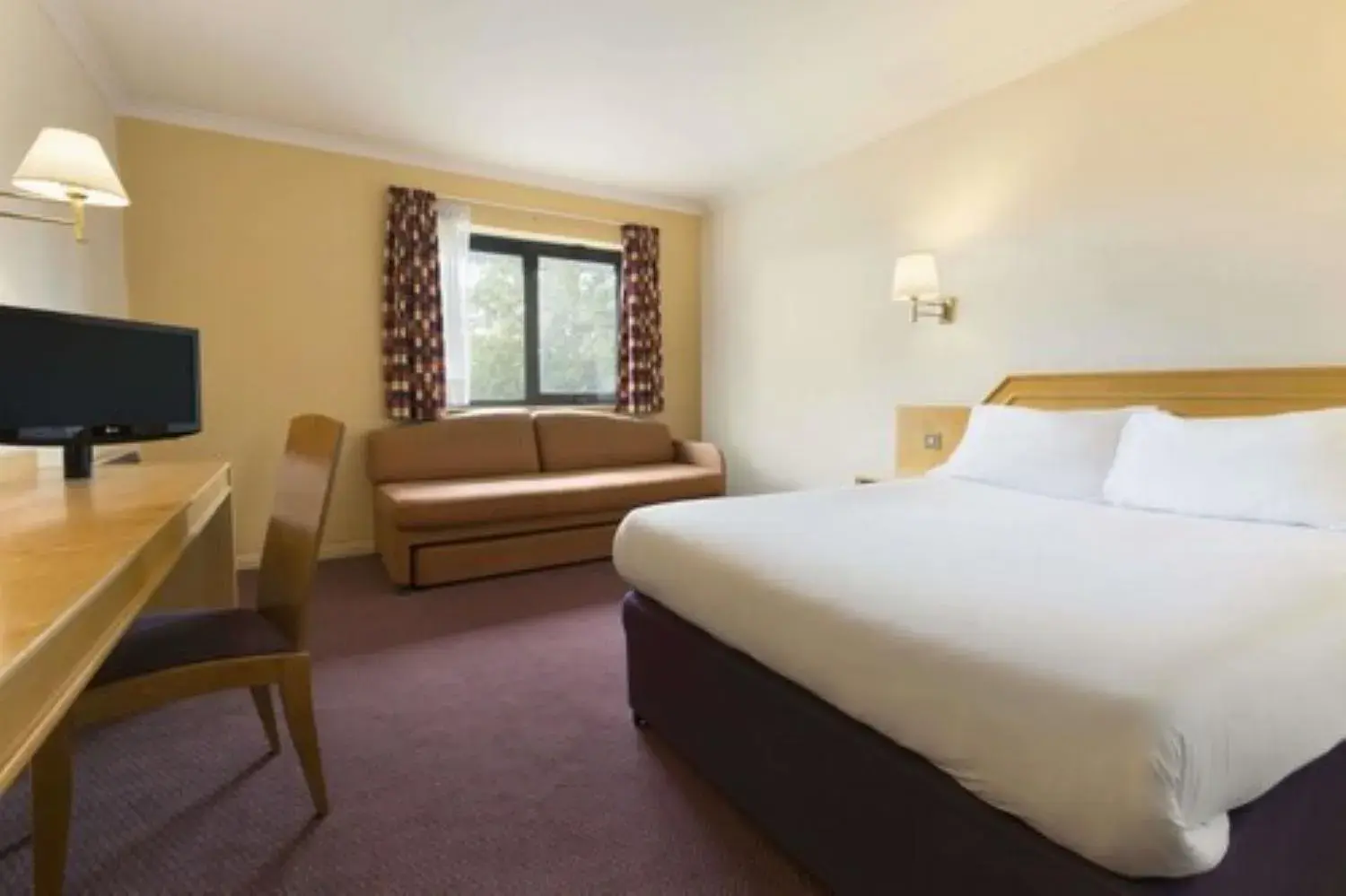 Bed in Days Inn Taunton Bed in Days Inn Taunton