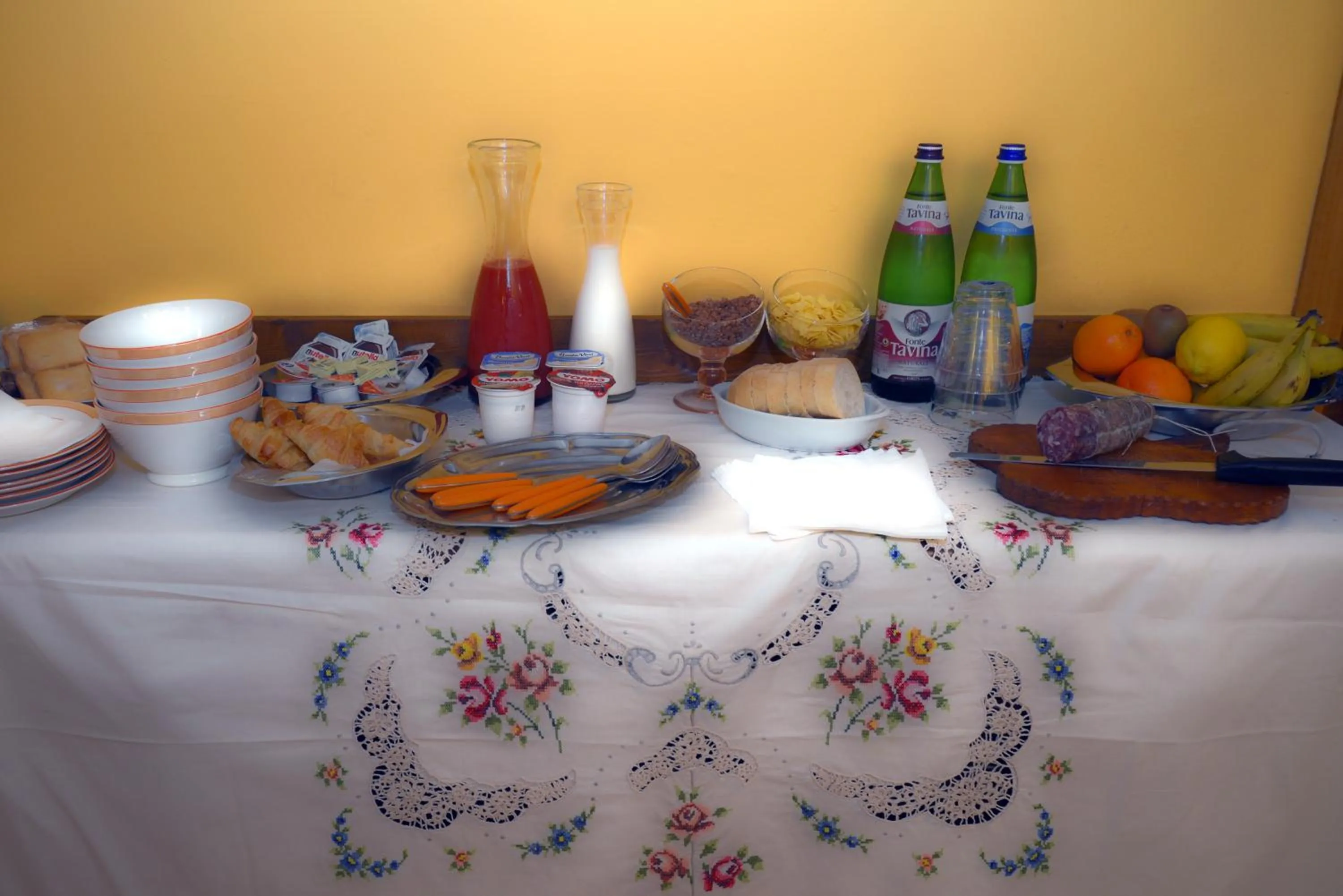 Continental breakfast in La Casa Ritrovata